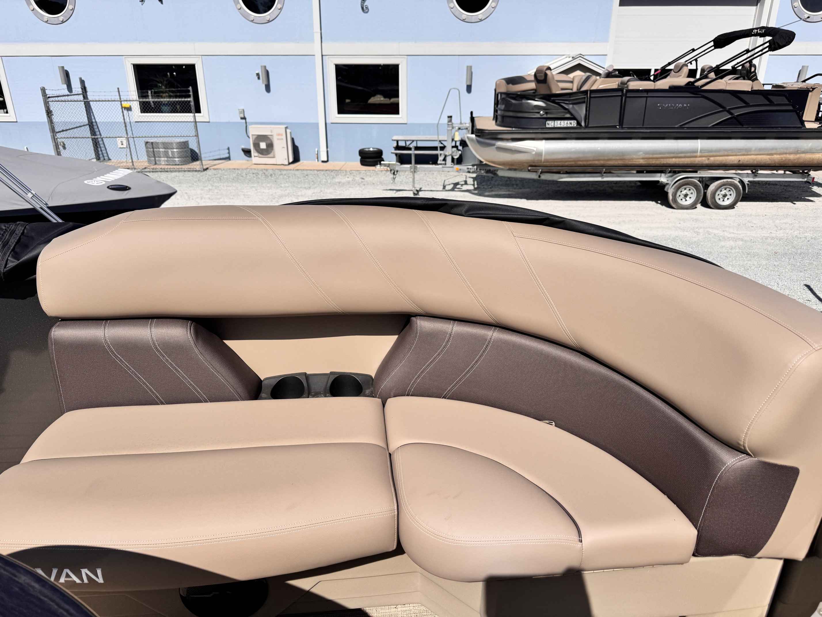 2026 Sylvan 8522 Party Fish-3