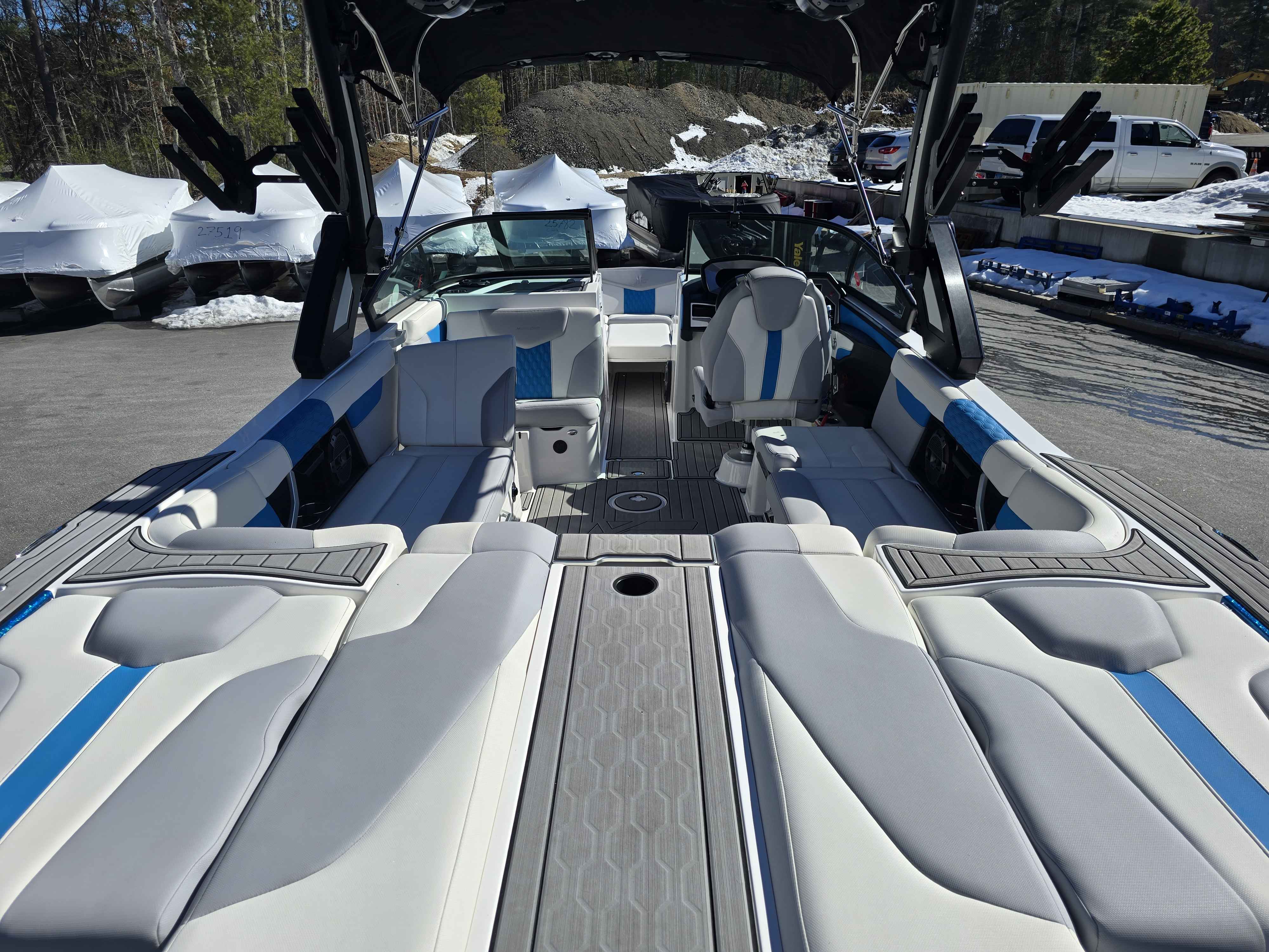 2022 Mastercraft XT24-7