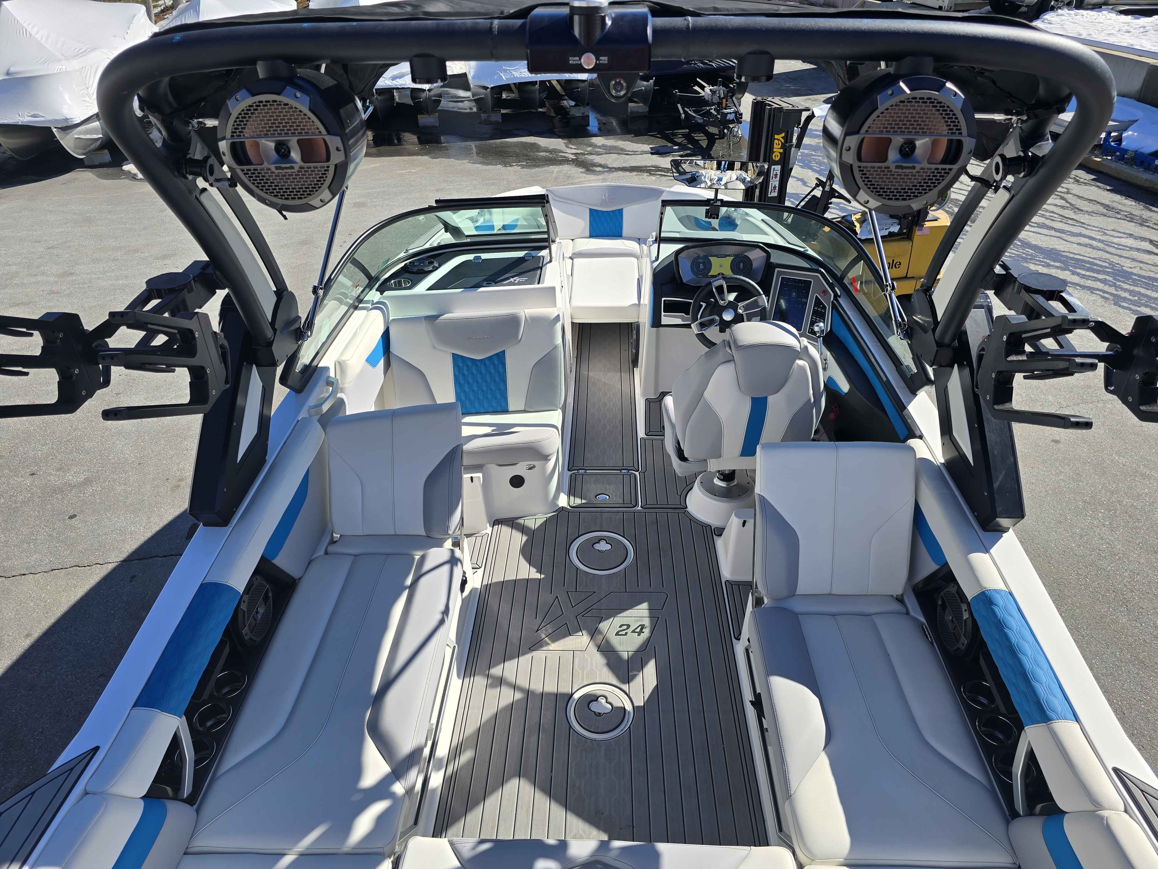 2022 Mastercraft XT24-13