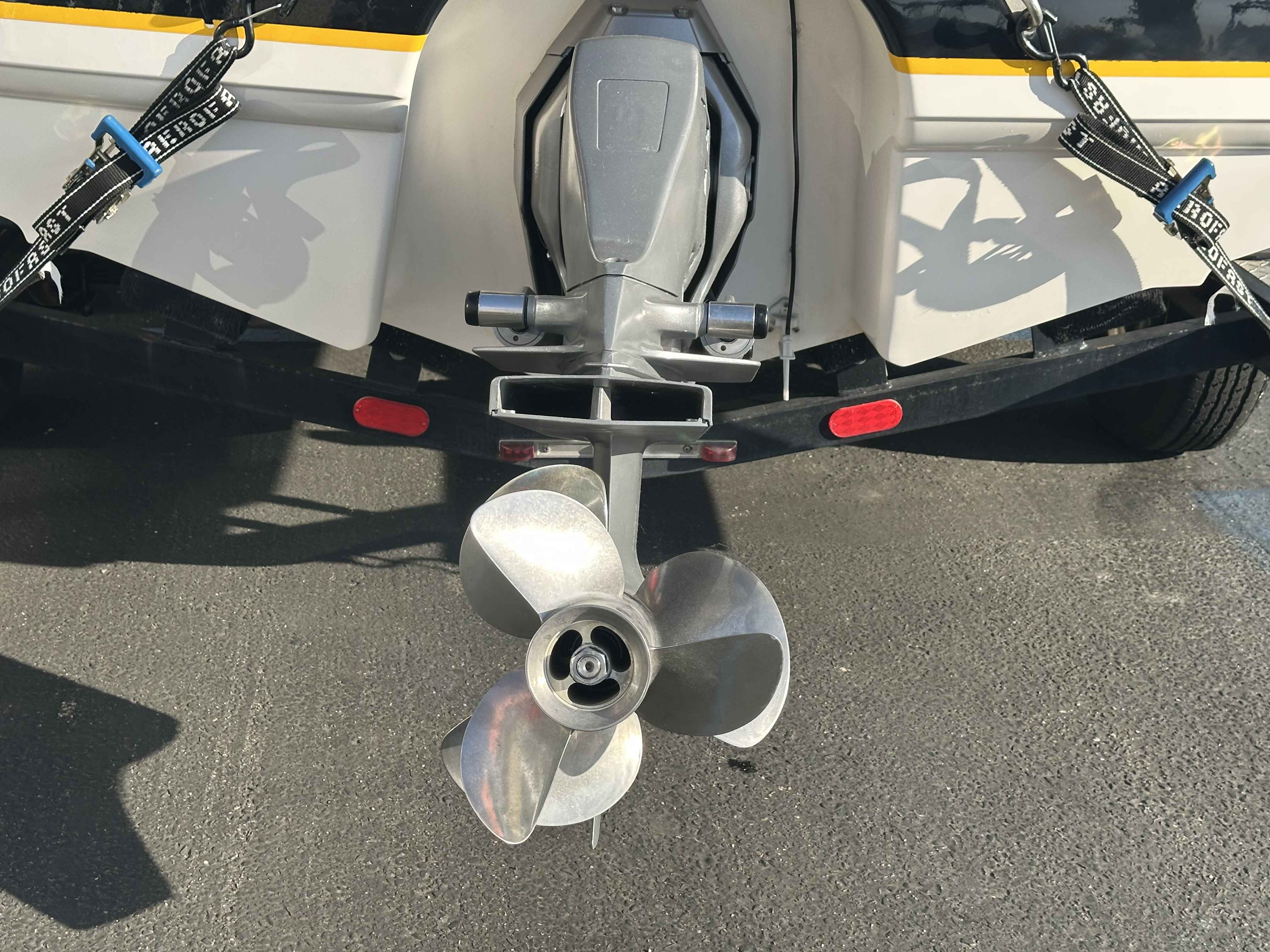 2000 Chaparral 216 SSi-4