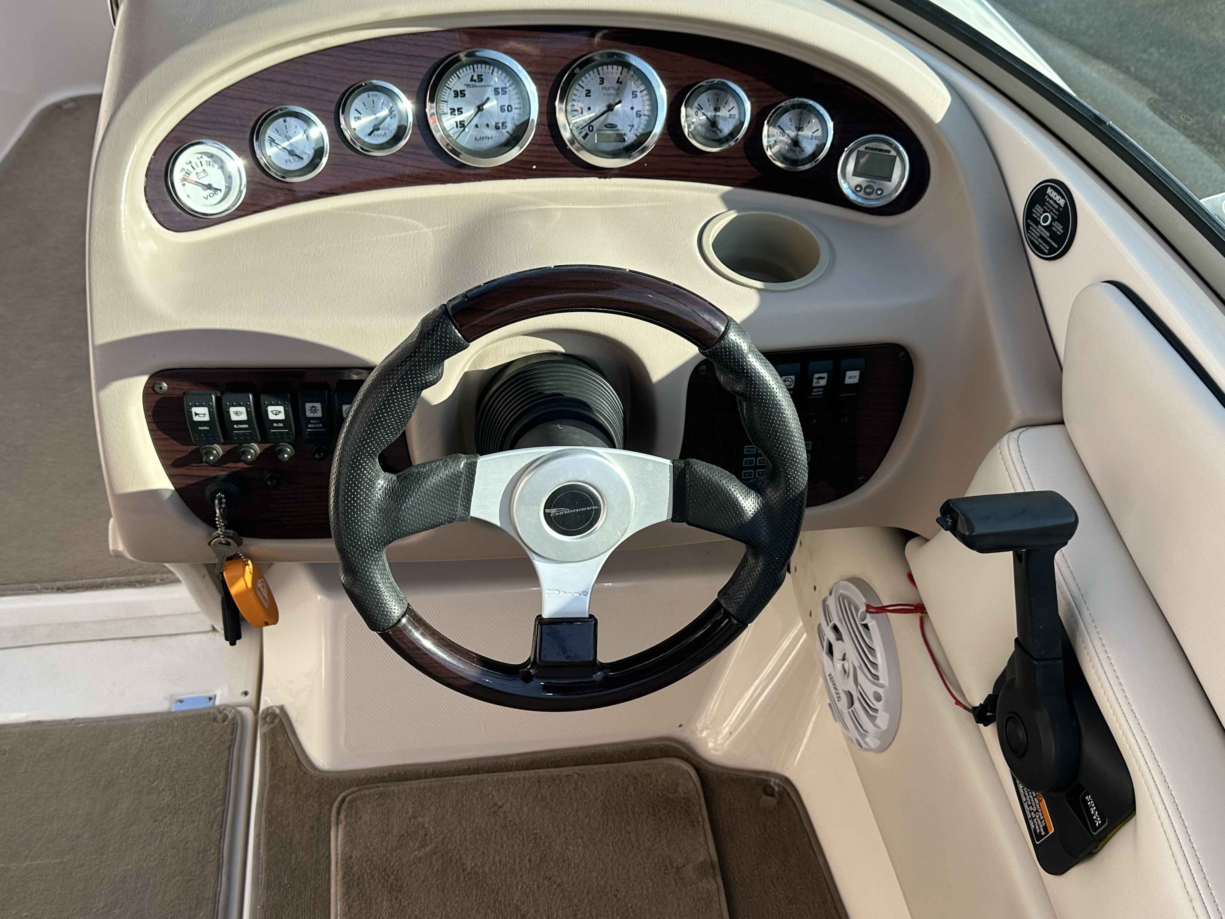 2000 Chaparral 216 SSi-8