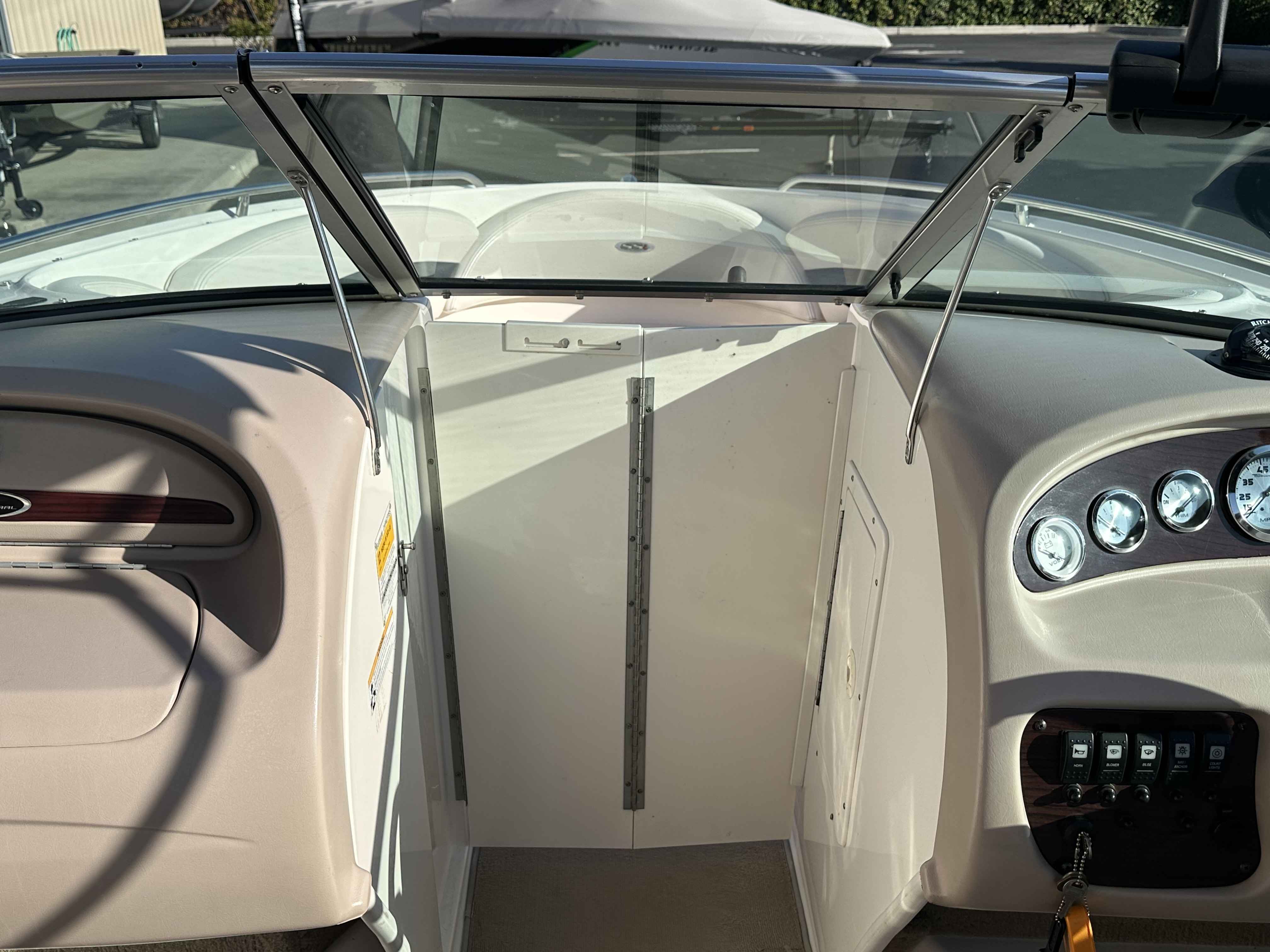 2000 Chaparral 216 SSi-10