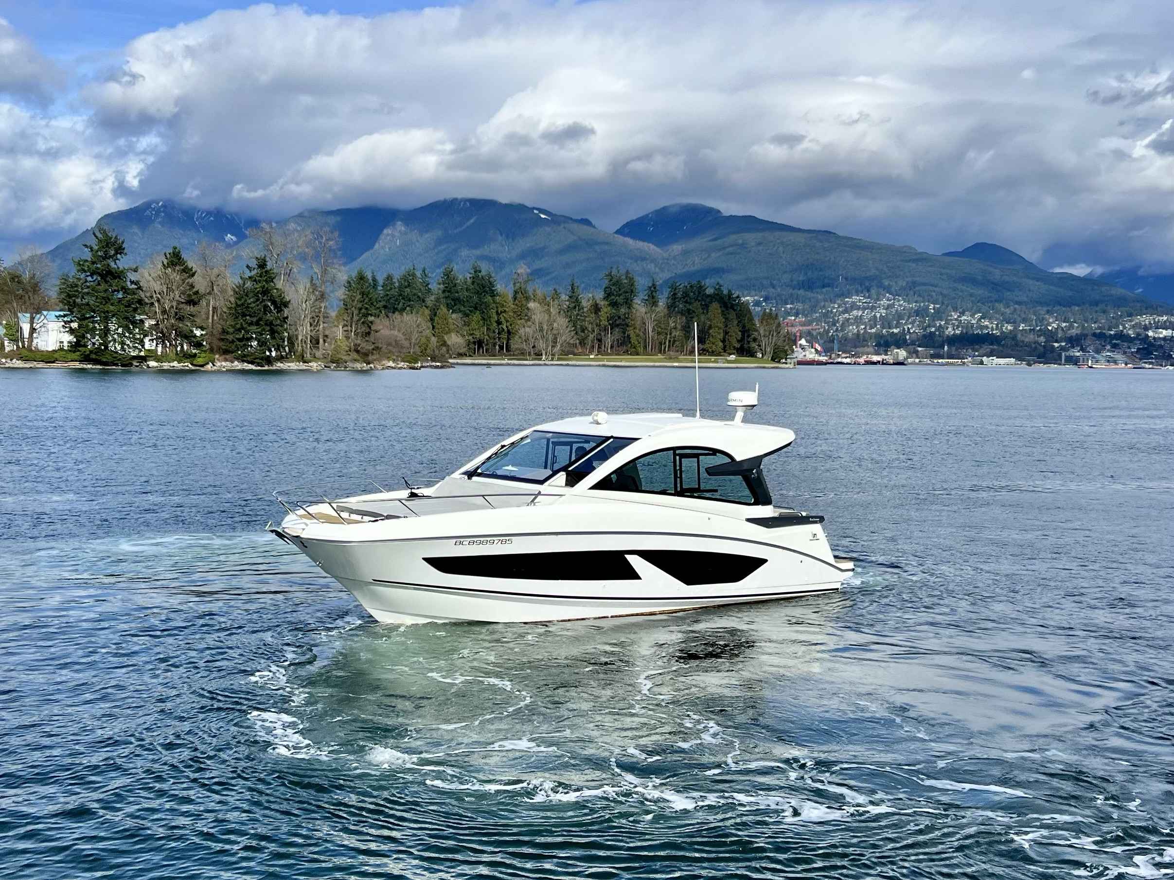 Pre-Owned 2023 Beneteau Gran Turismo 32 for Sale | Vancouver, BC | M&P Yacht Centre | 69a892c3b027111ba100f2fa