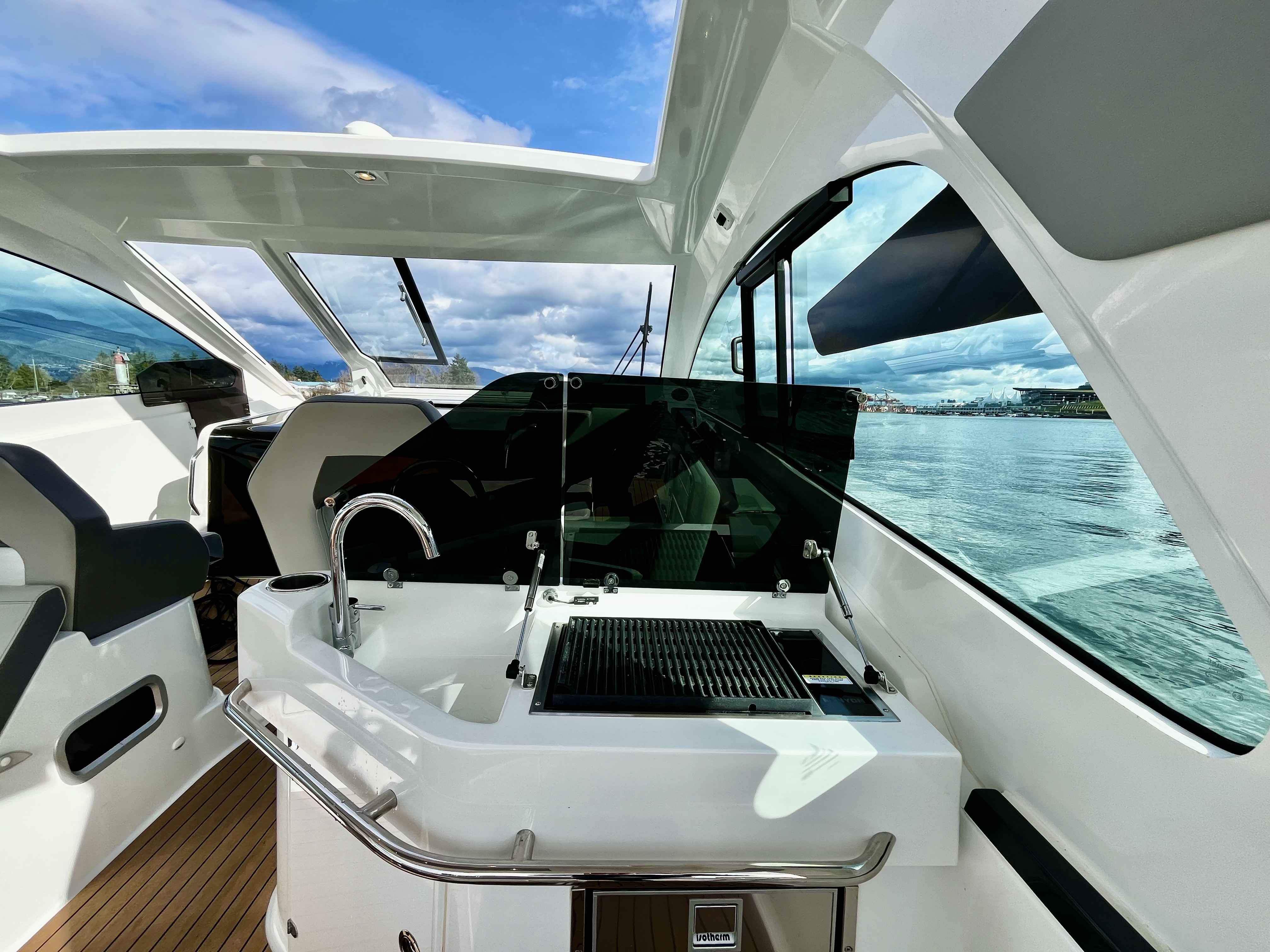 Pre-Owned 2023 Beneteau Gran Turismo 32 for Sale | Vancouver, BC | M&P Yacht Centre | 69a892c3b027111ba100f2fa