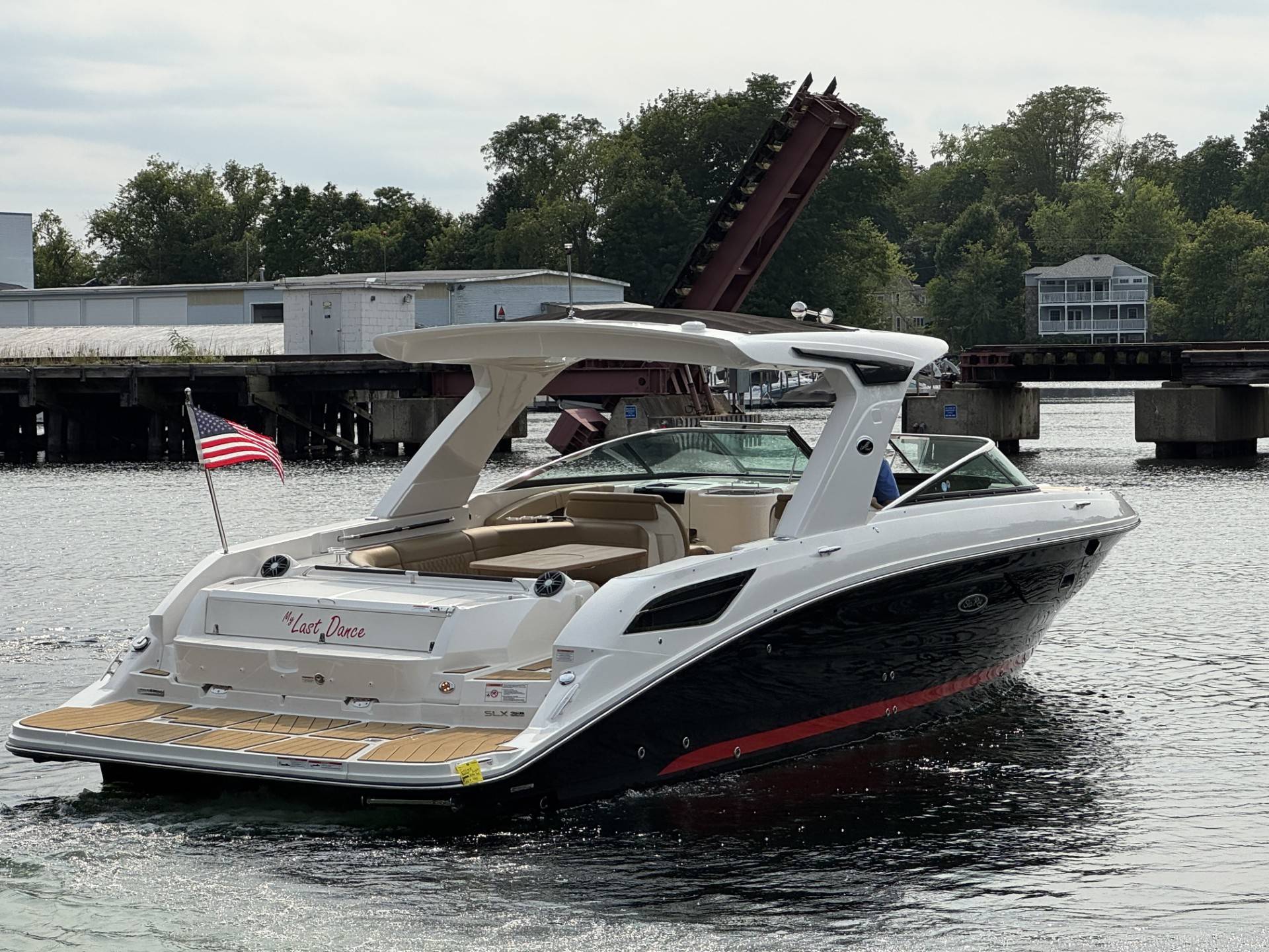 2024 SEA RAY 350SLX0