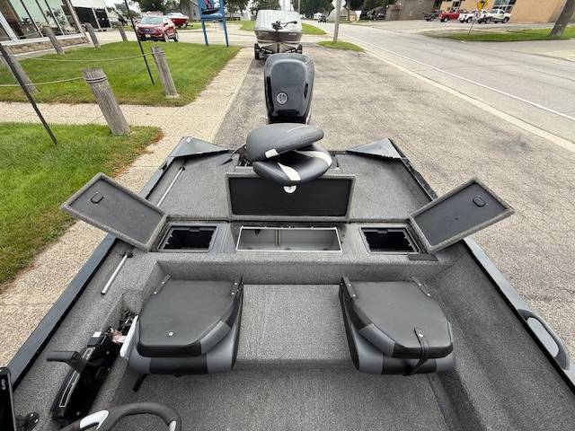 boat-carouselImage-image