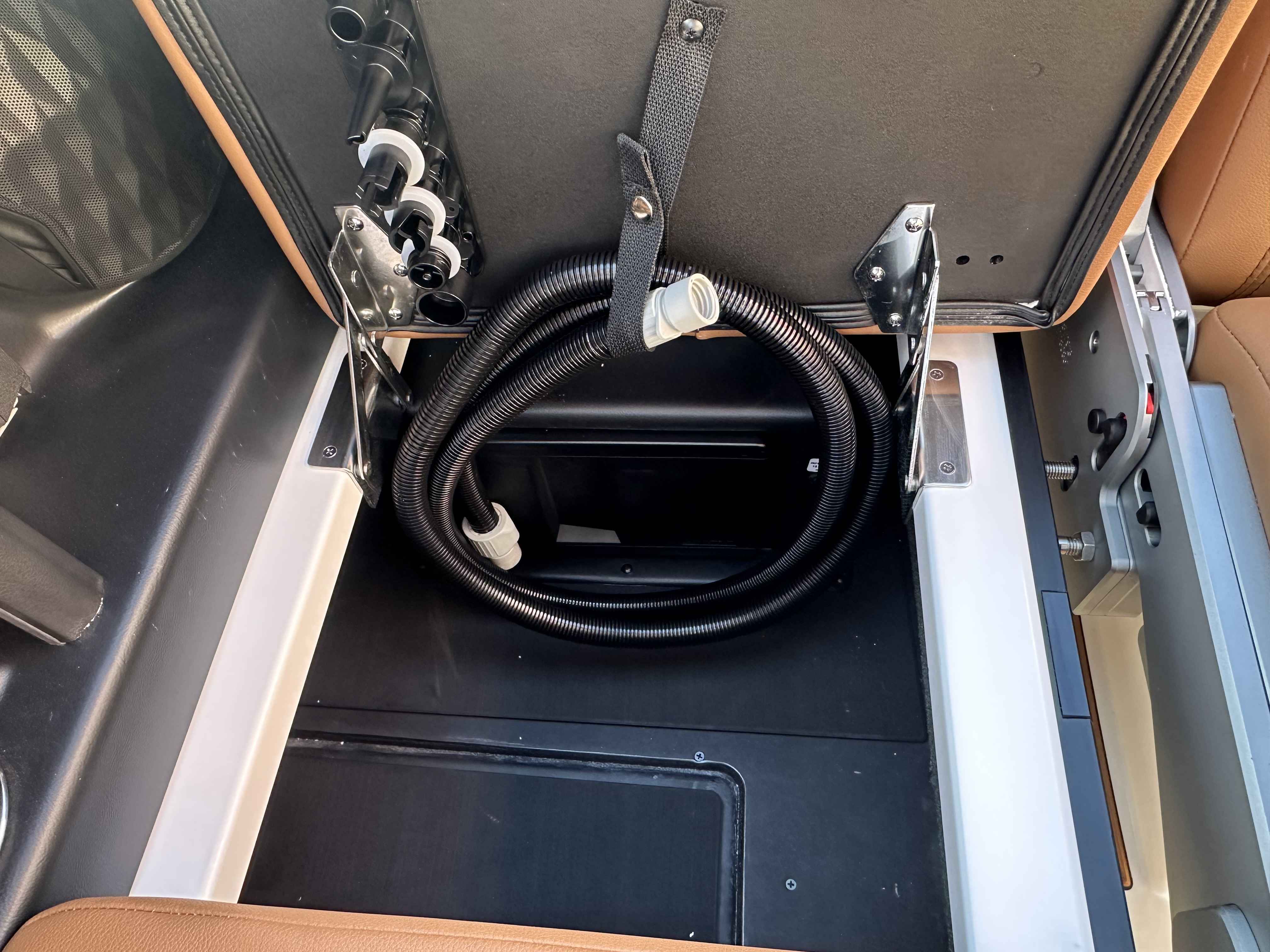 2026 Malibu 23 LSV-17