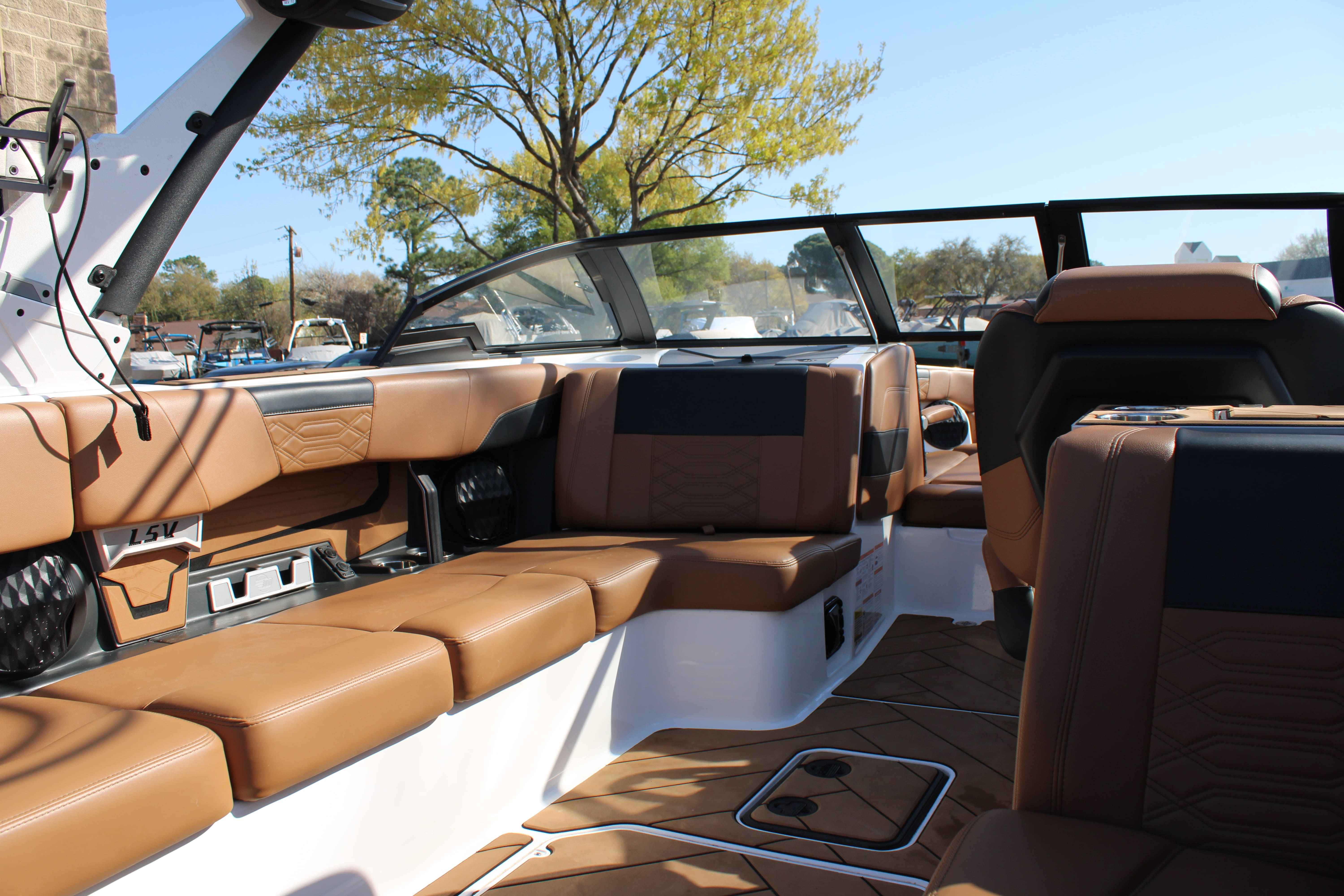 2023 Malibu Boats Wakesetter 25 LSV-11