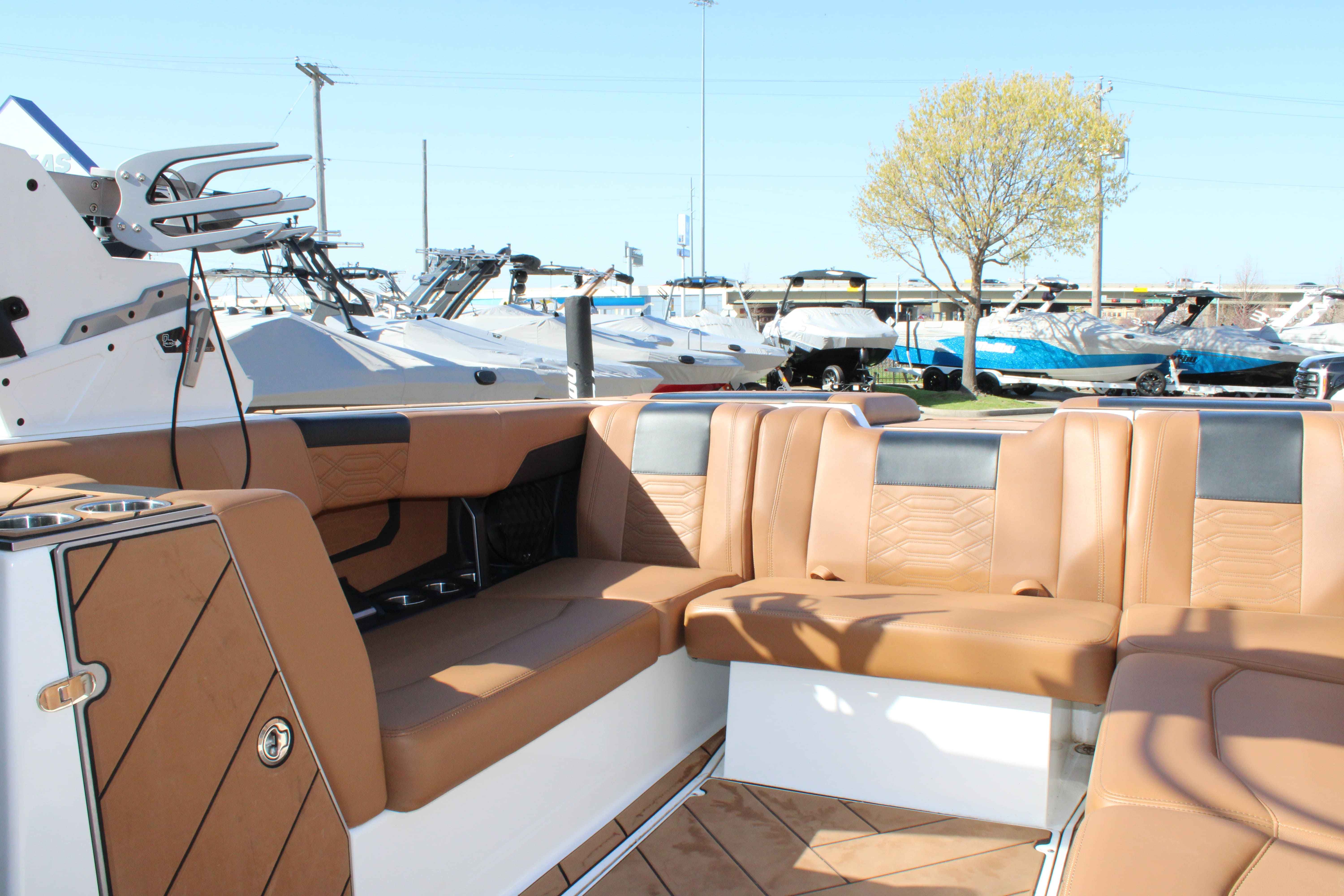 2023 Malibu Boats Wakesetter 25 LSV-16