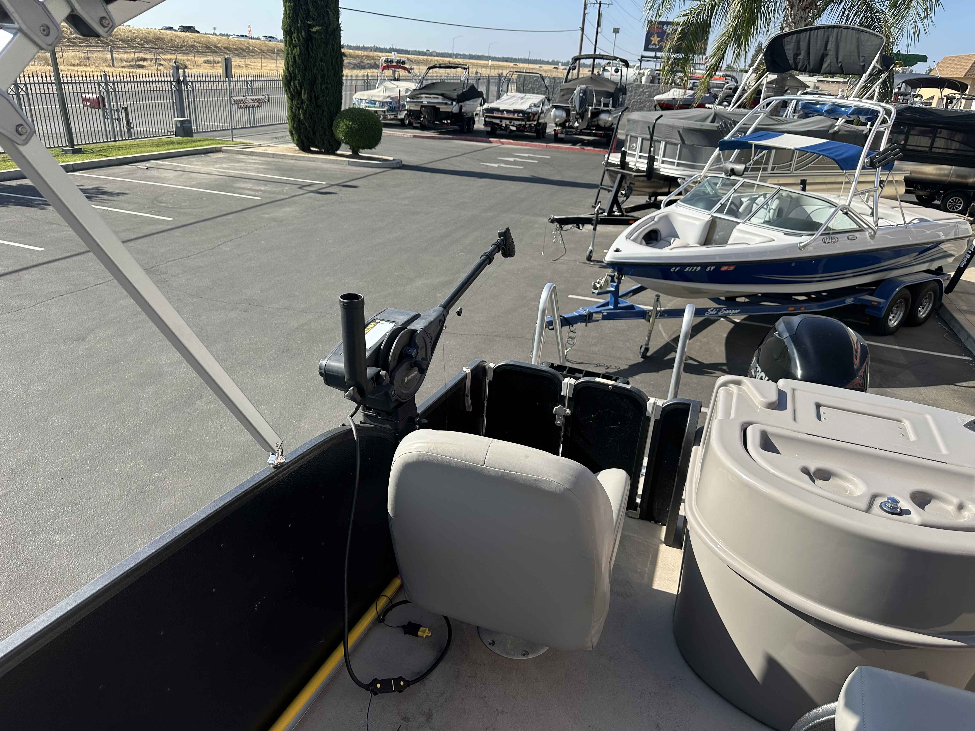 2014 Premier 221 EXPLORER-8