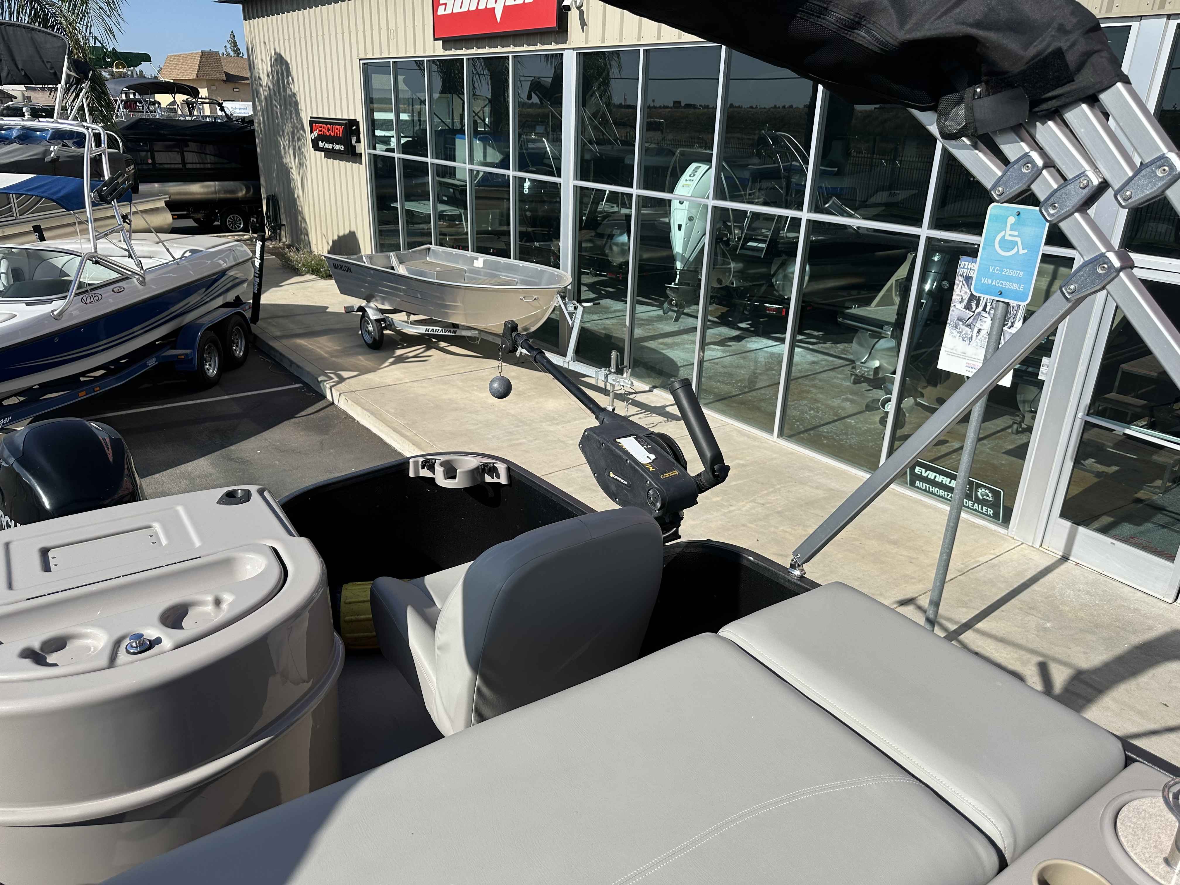 2014 Premier 221 EXPLORER-7