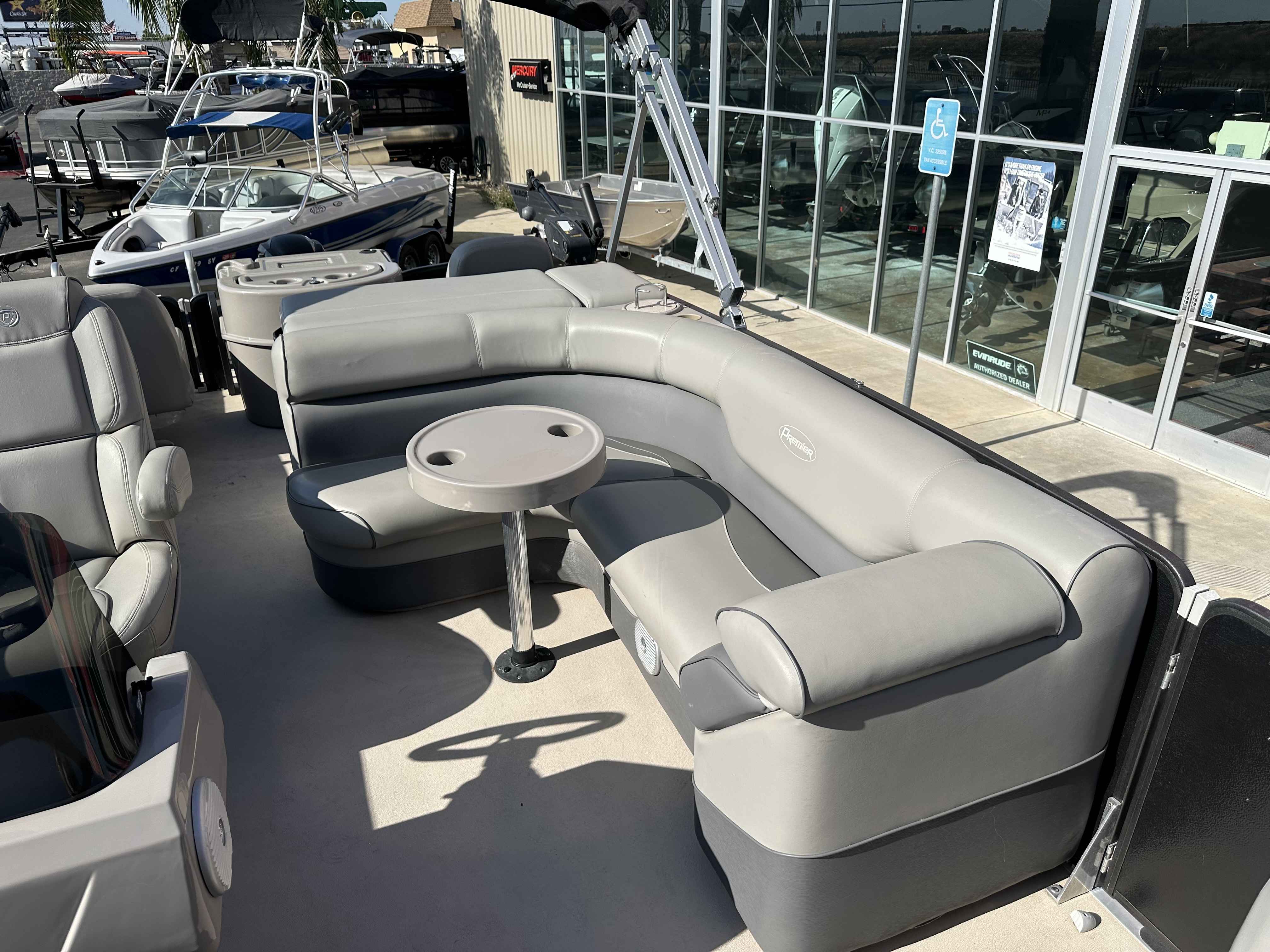 2014 Premier 221 EXPLORER-9