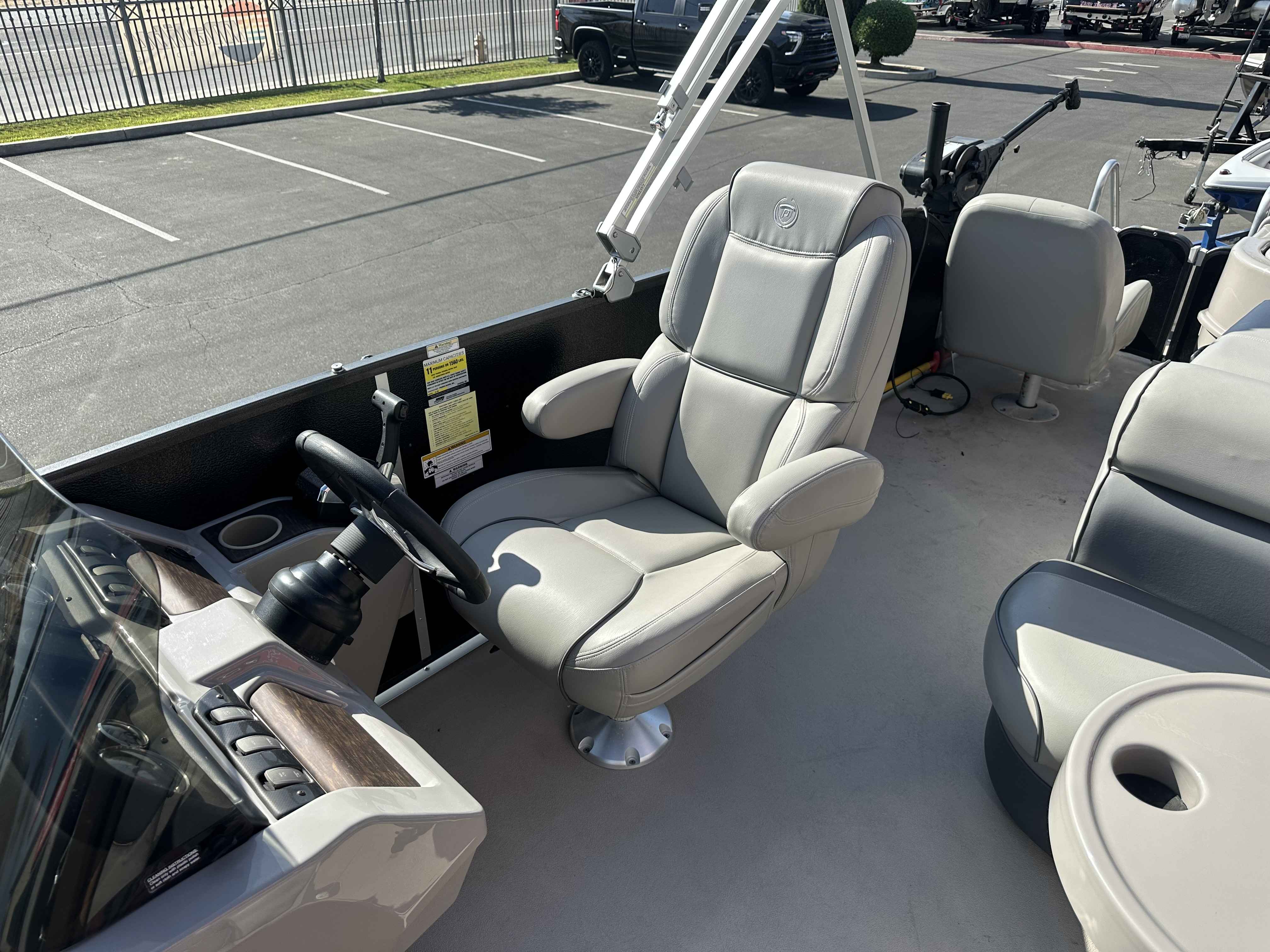 2014 Premier 221 EXPLORER-10