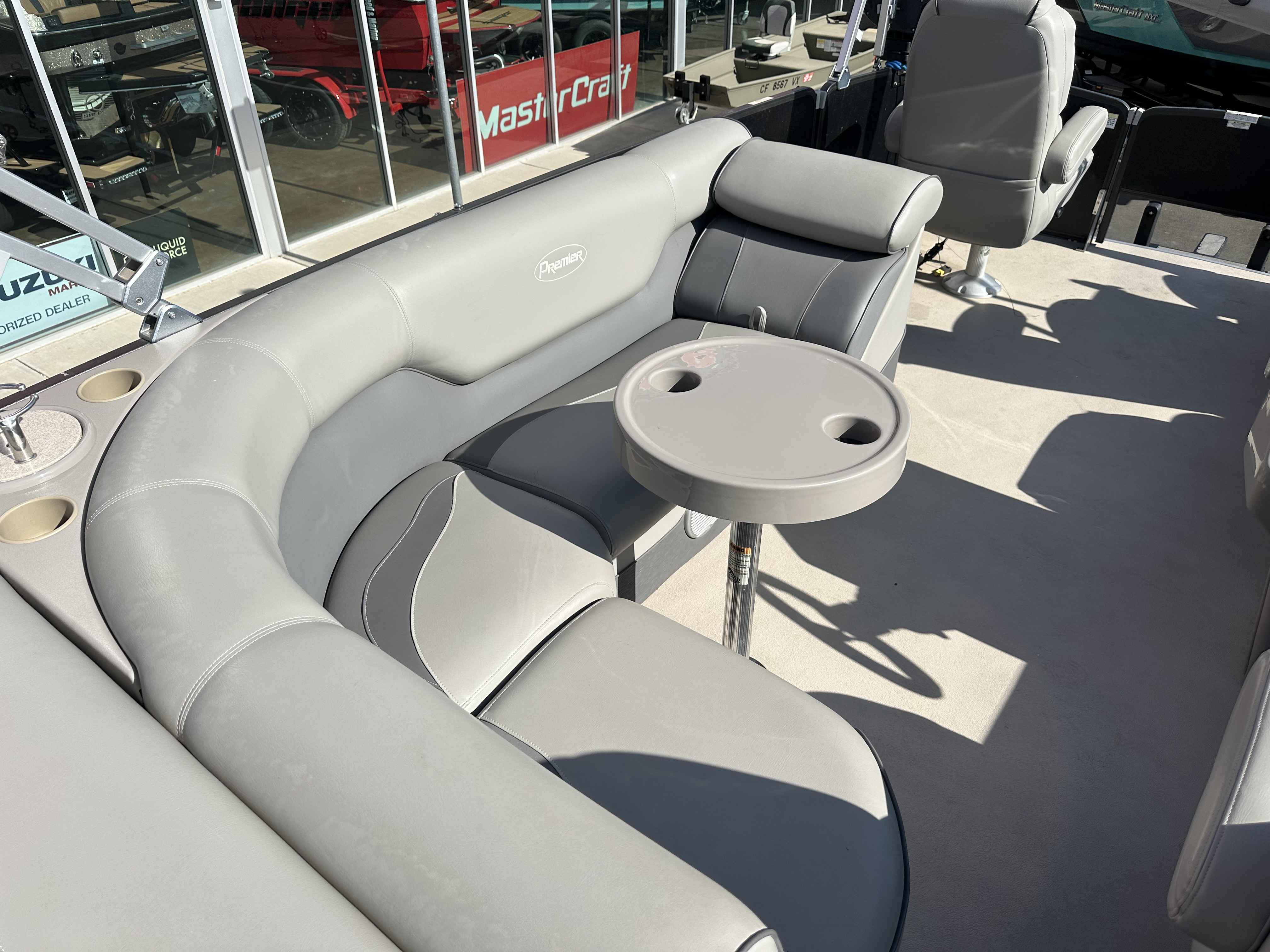 2014 Premier 221 EXPLORER-11