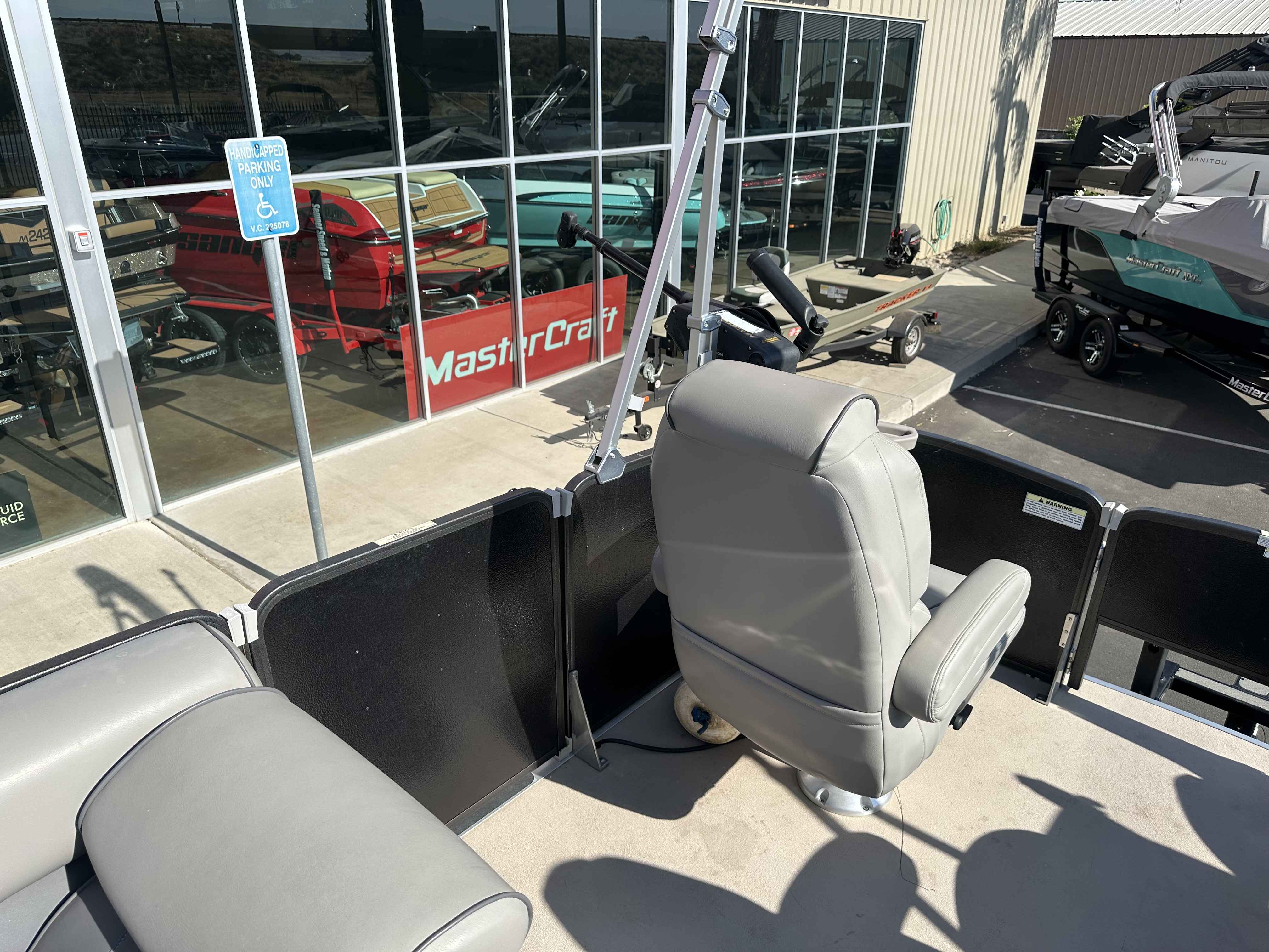 2014 Premier 221 EXPLORER-14