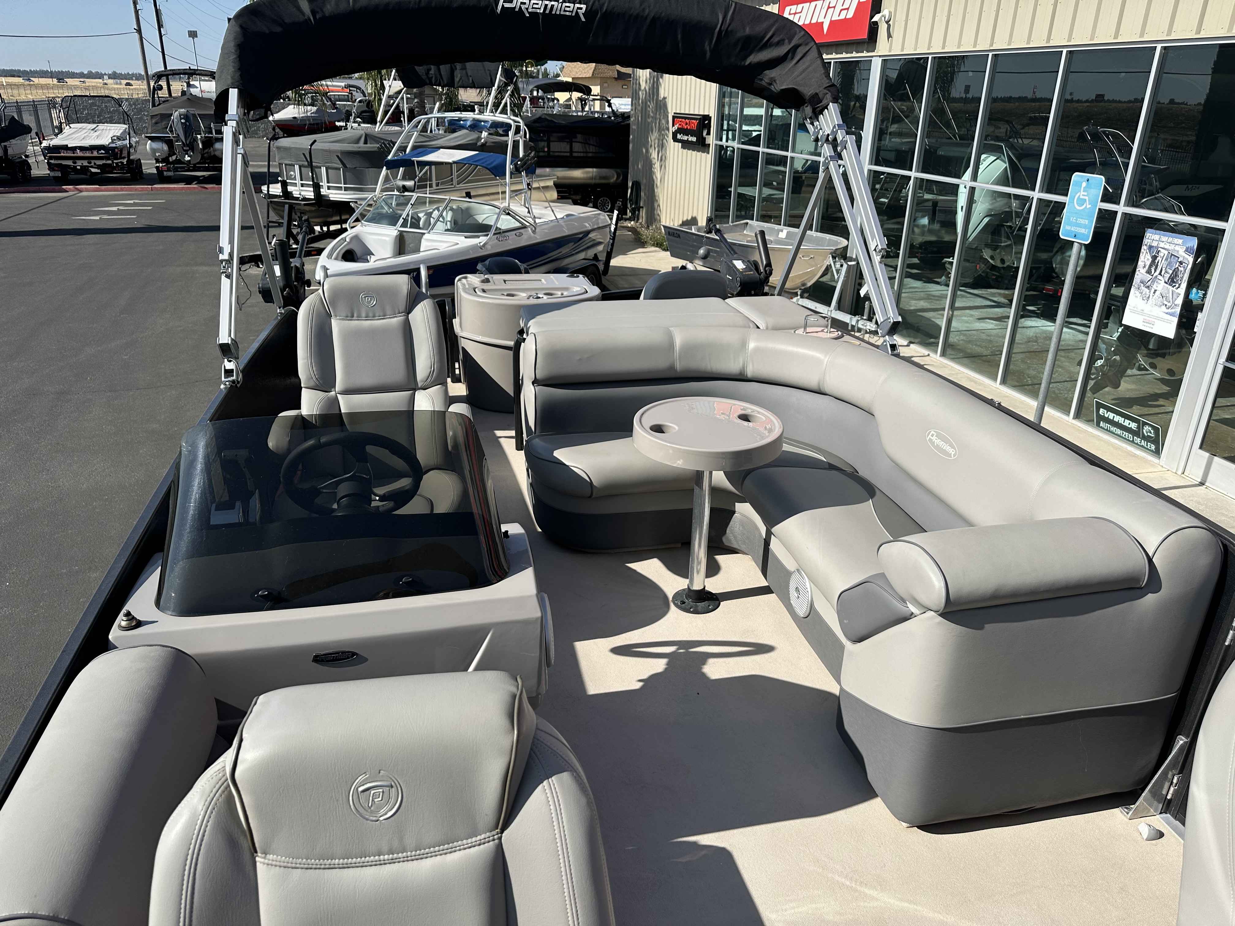 2014 Premier 221 EXPLORER-17