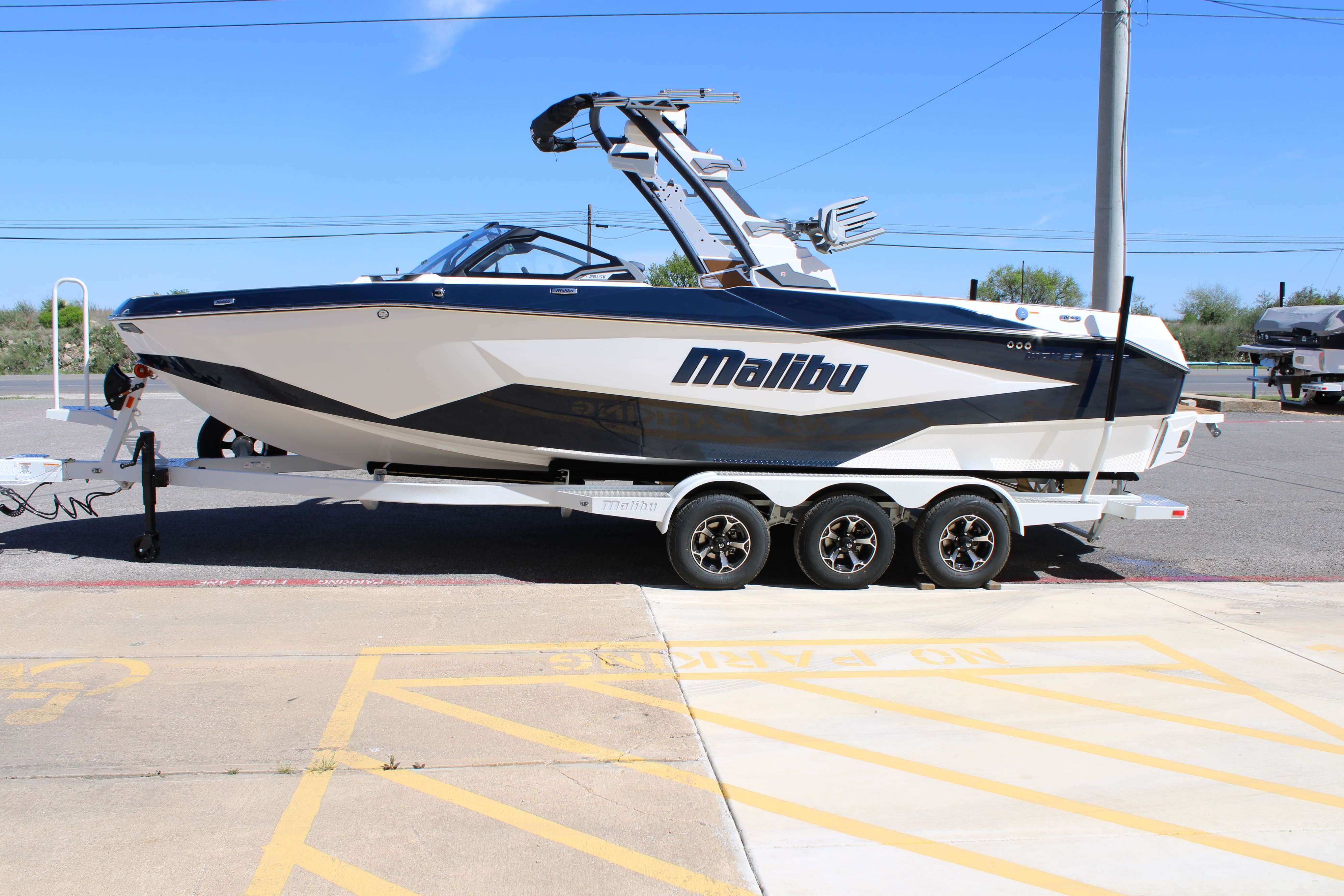 2026 Malibu Boats Wakesetter 25 LSV-5