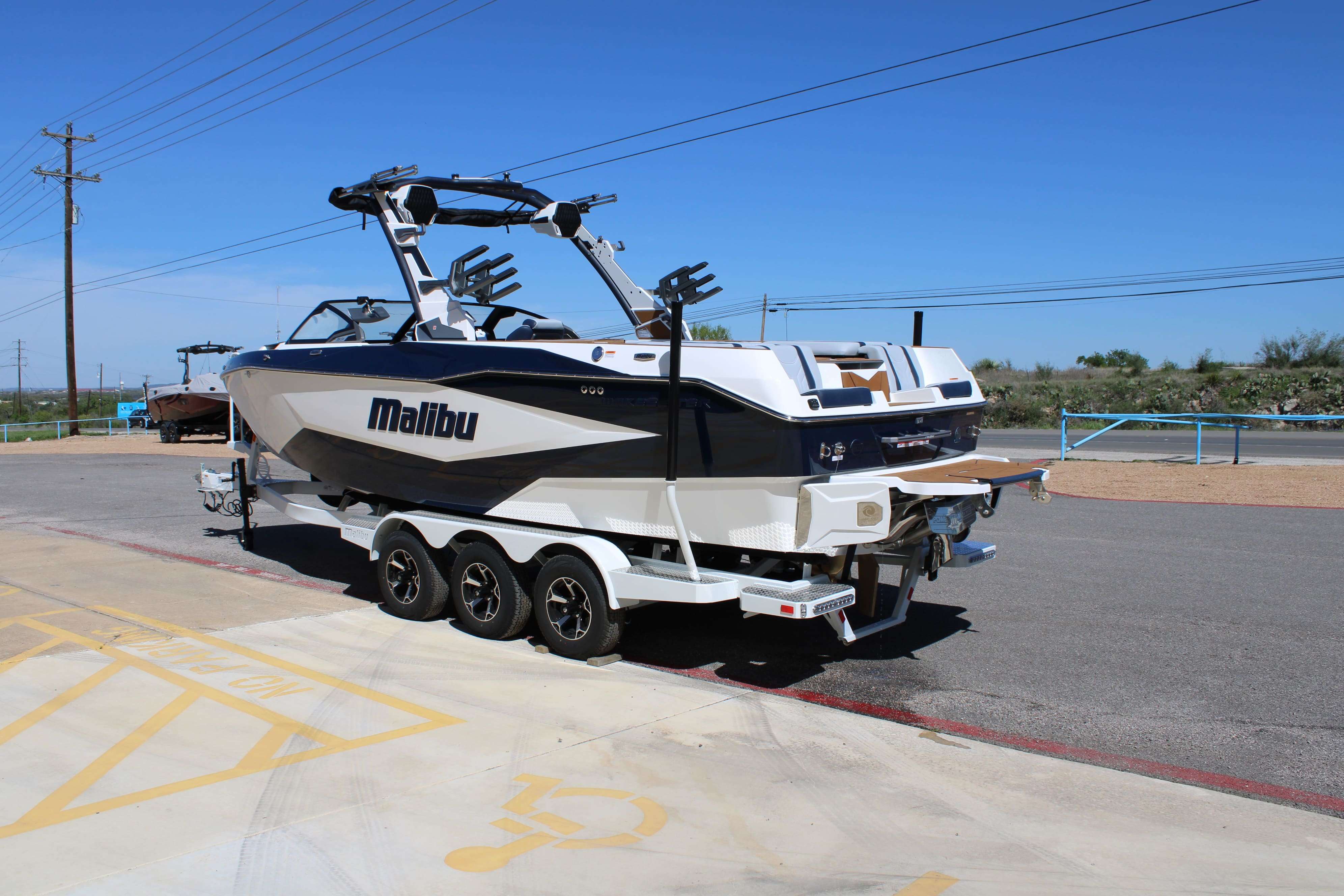 2026 Malibu Boats Wakesetter 25 LSV-6