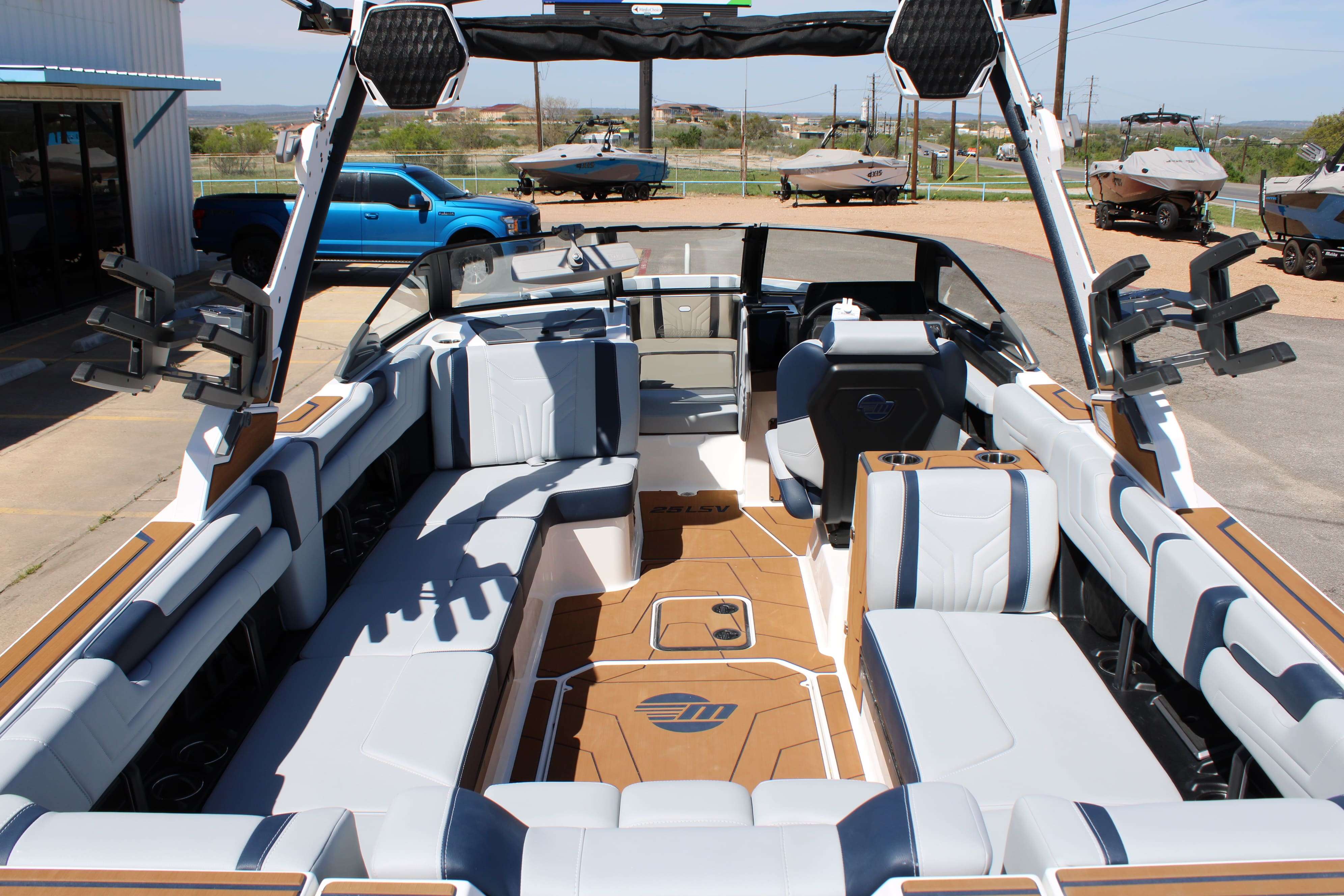 2026 Malibu Boats Wakesetter 25 LSV-11