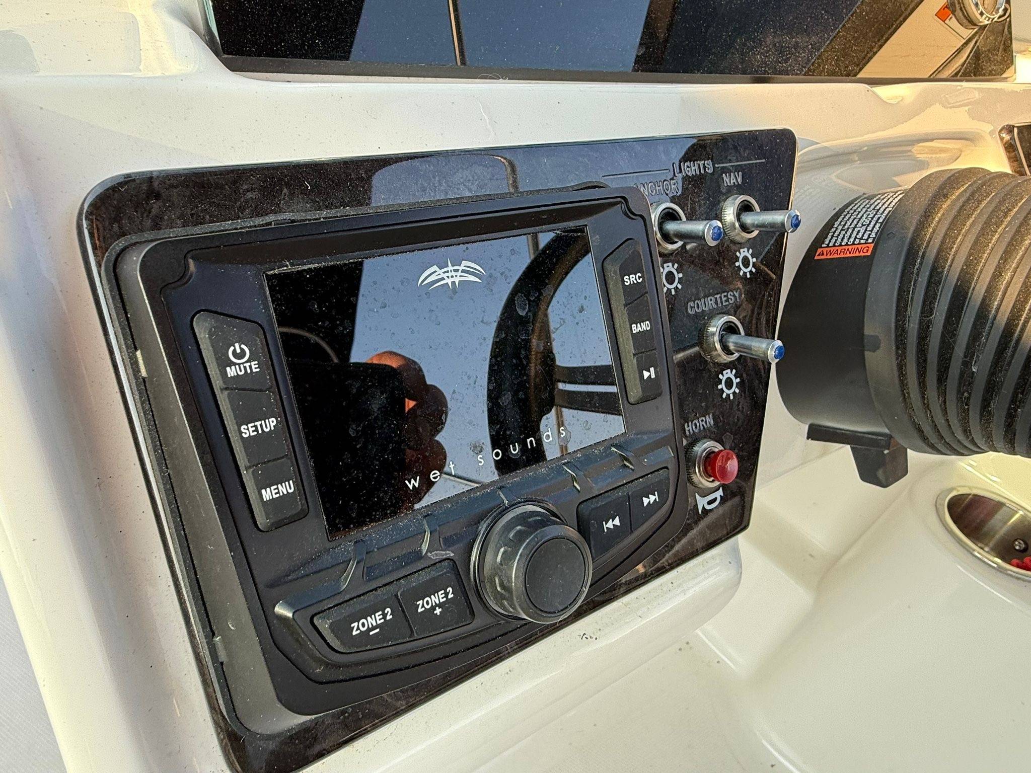 2022 Sea Ray SPX 190-8