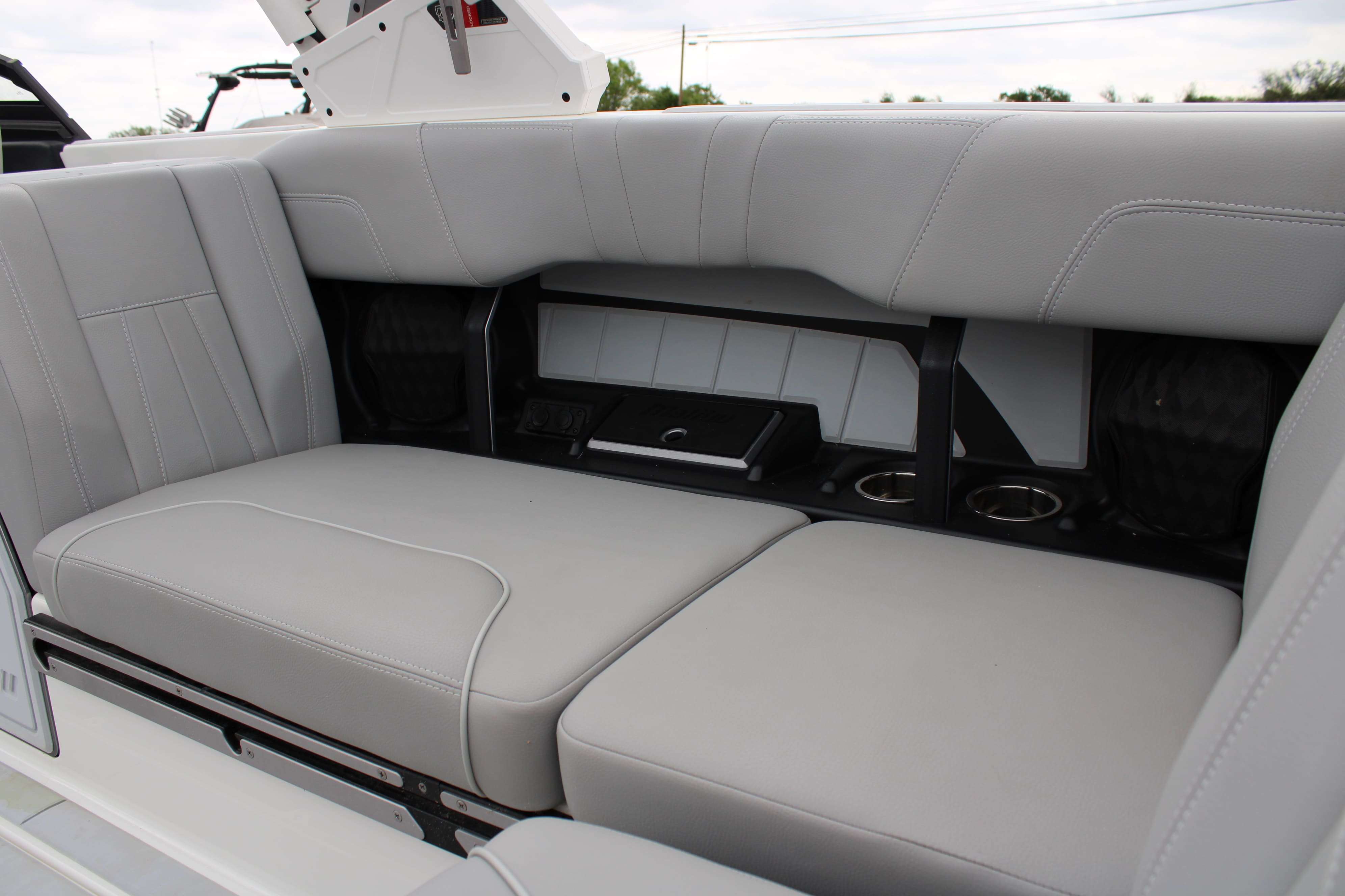 2022 Malibu Boats Wakesetter 24 MXZ-13