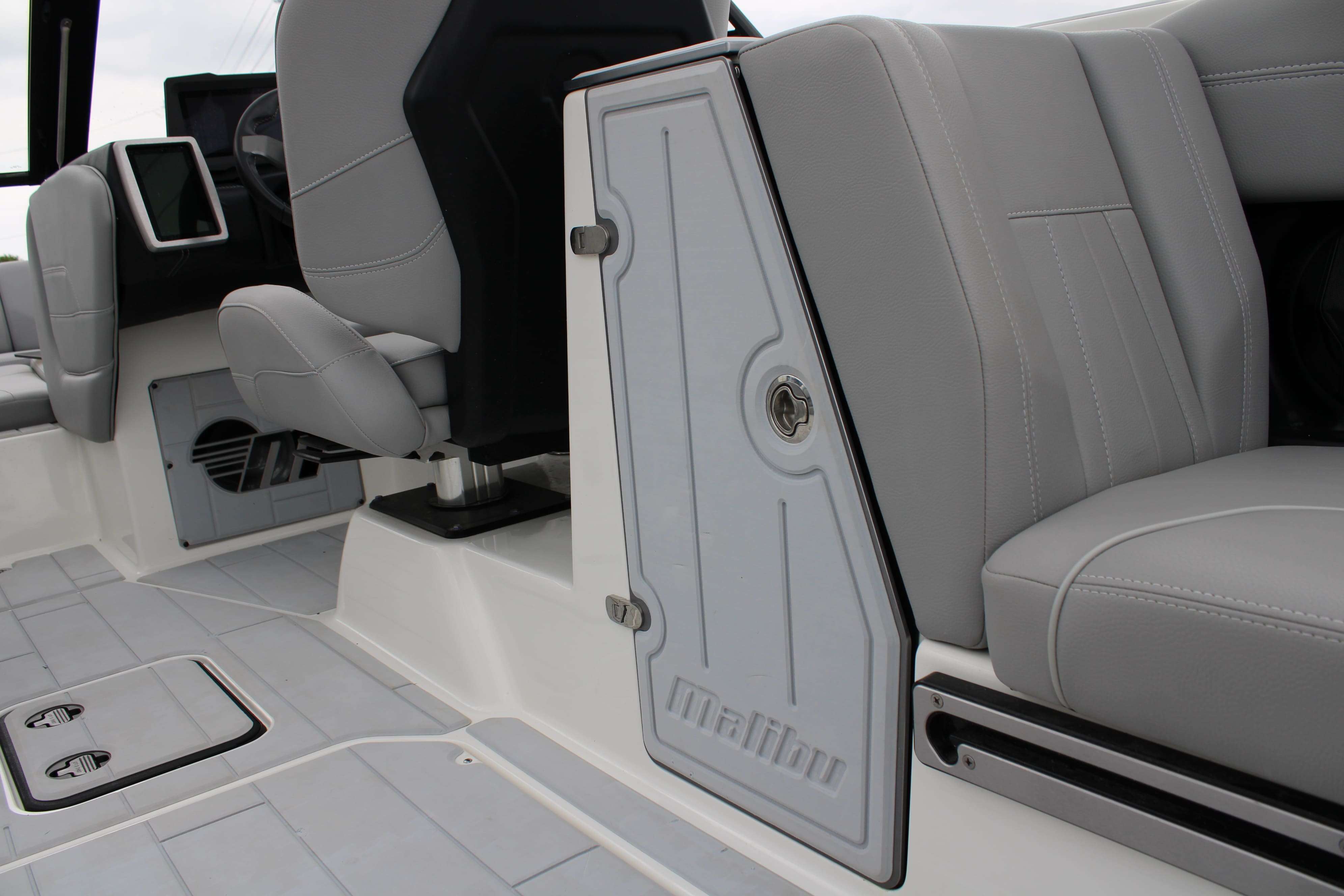 2022 Malibu Boats Wakesetter 24 MXZ-14