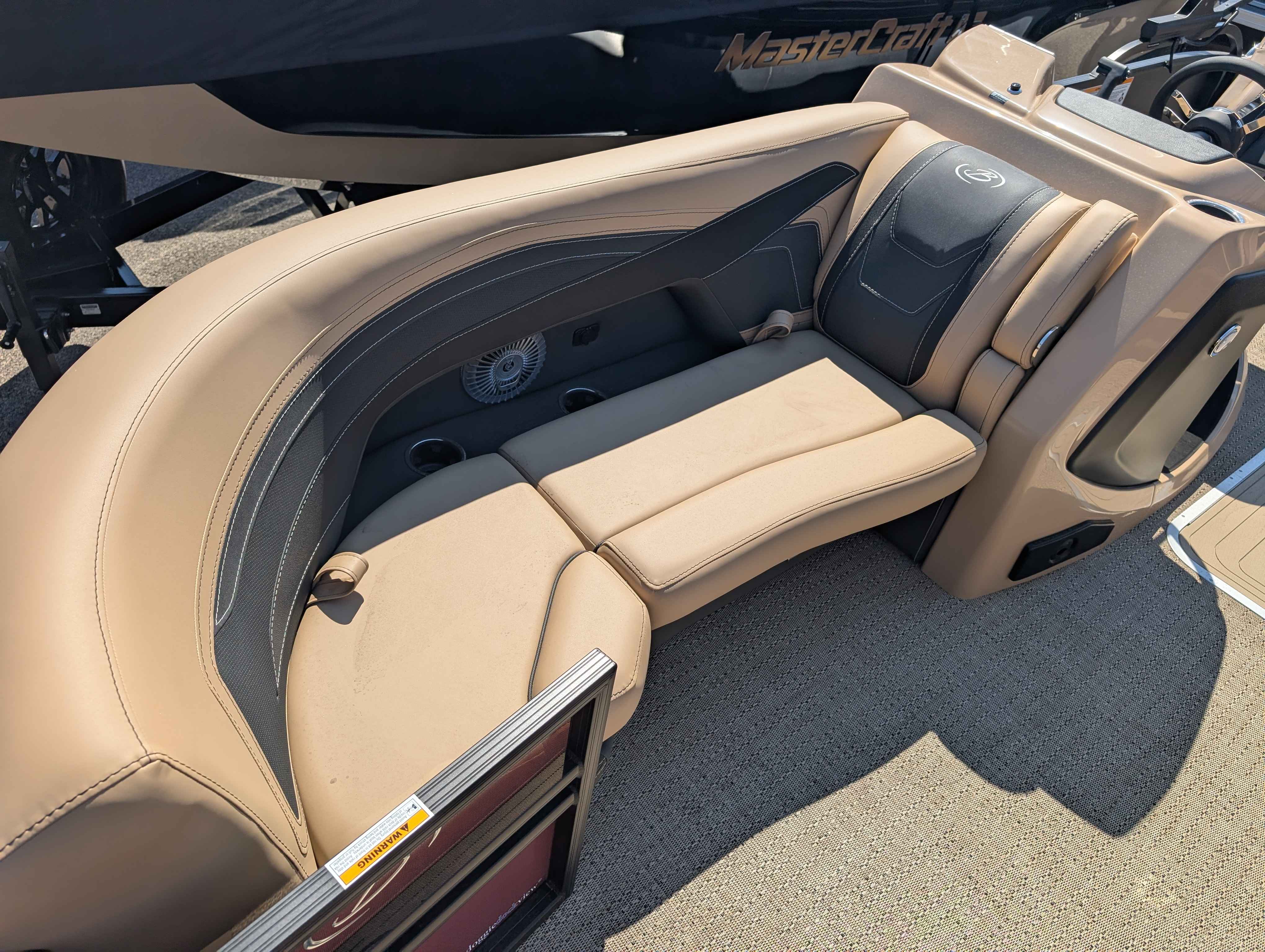 boat-carouselImage-image