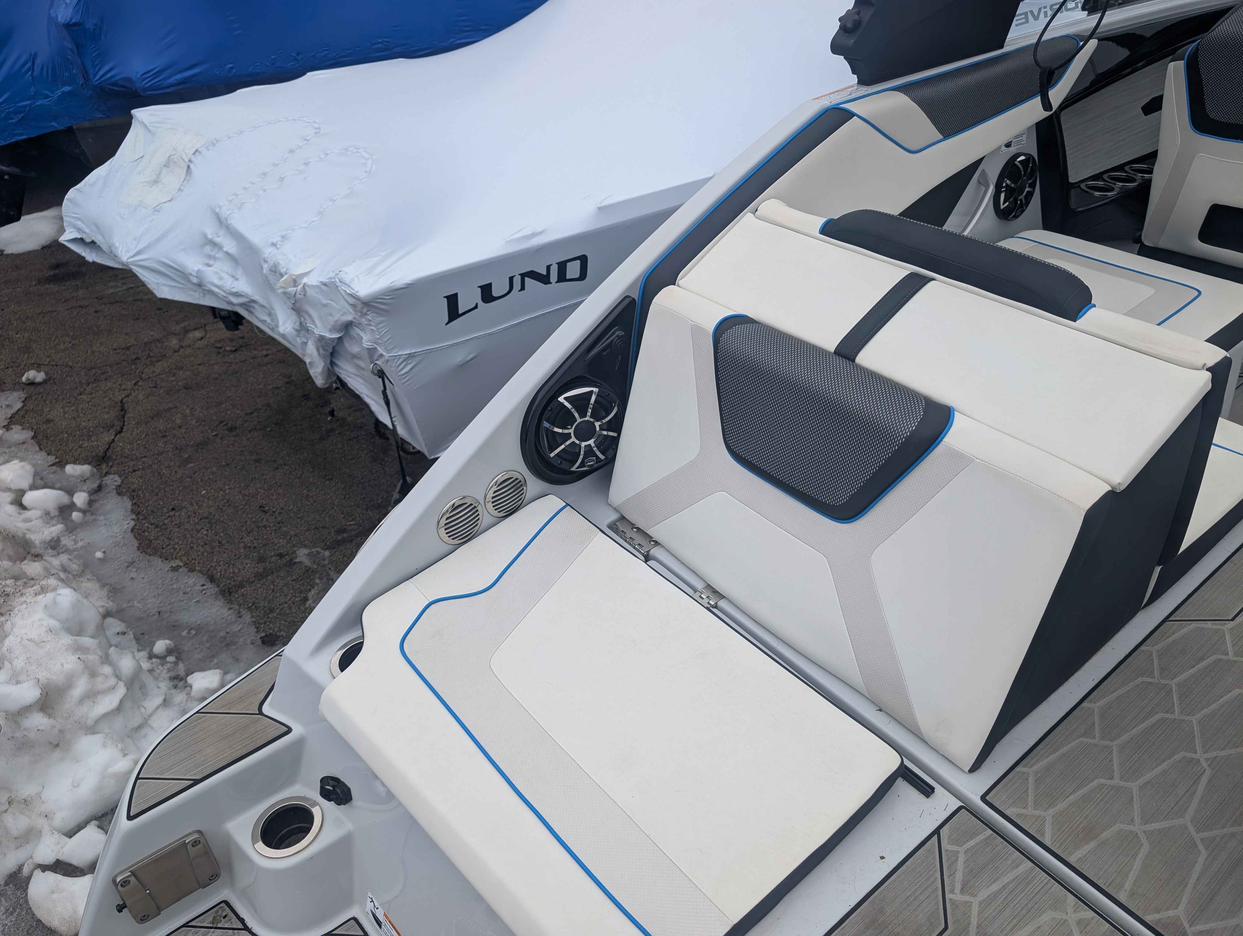 boat-carouselImage-image