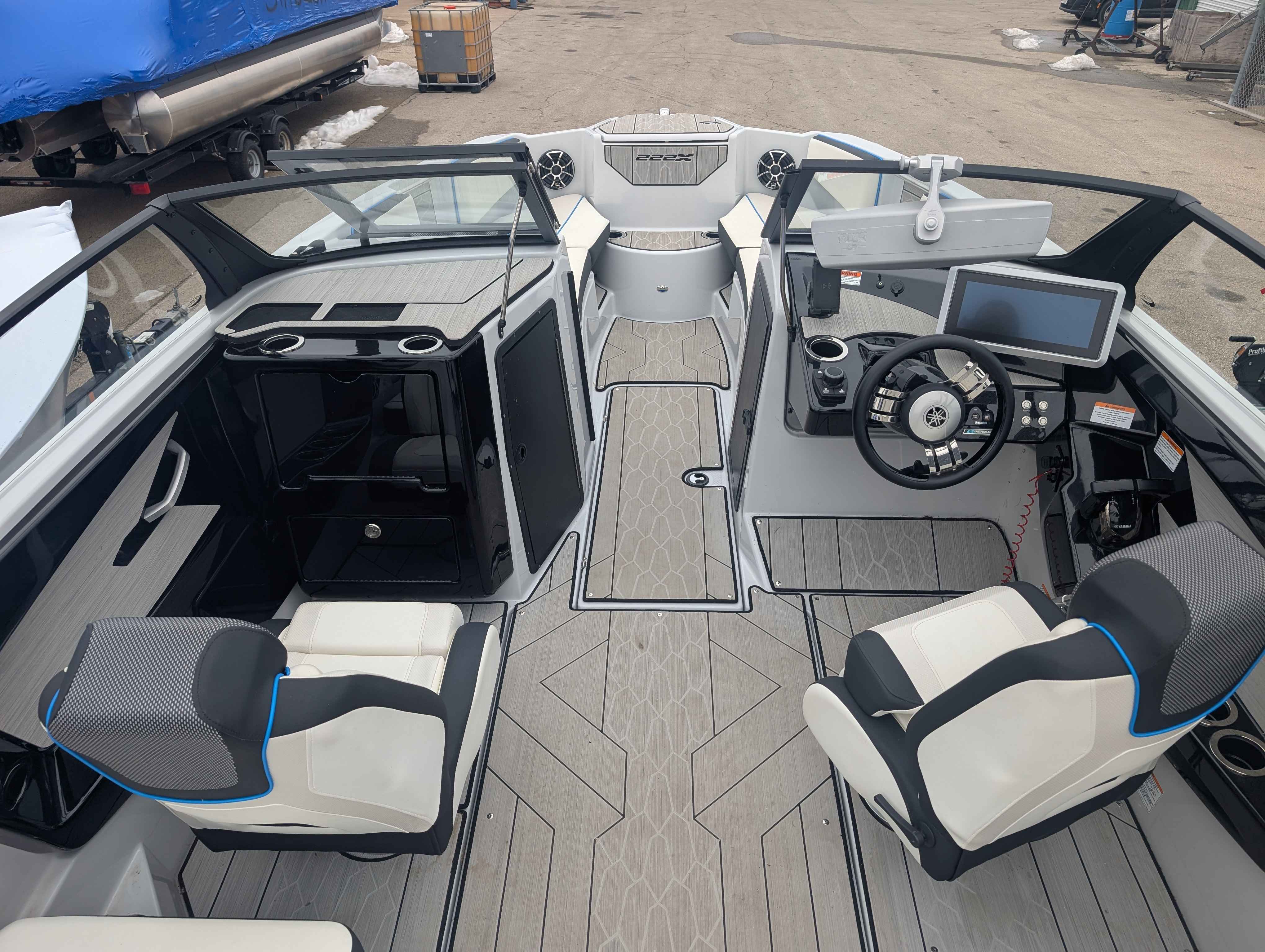 boat-carouselImage-image