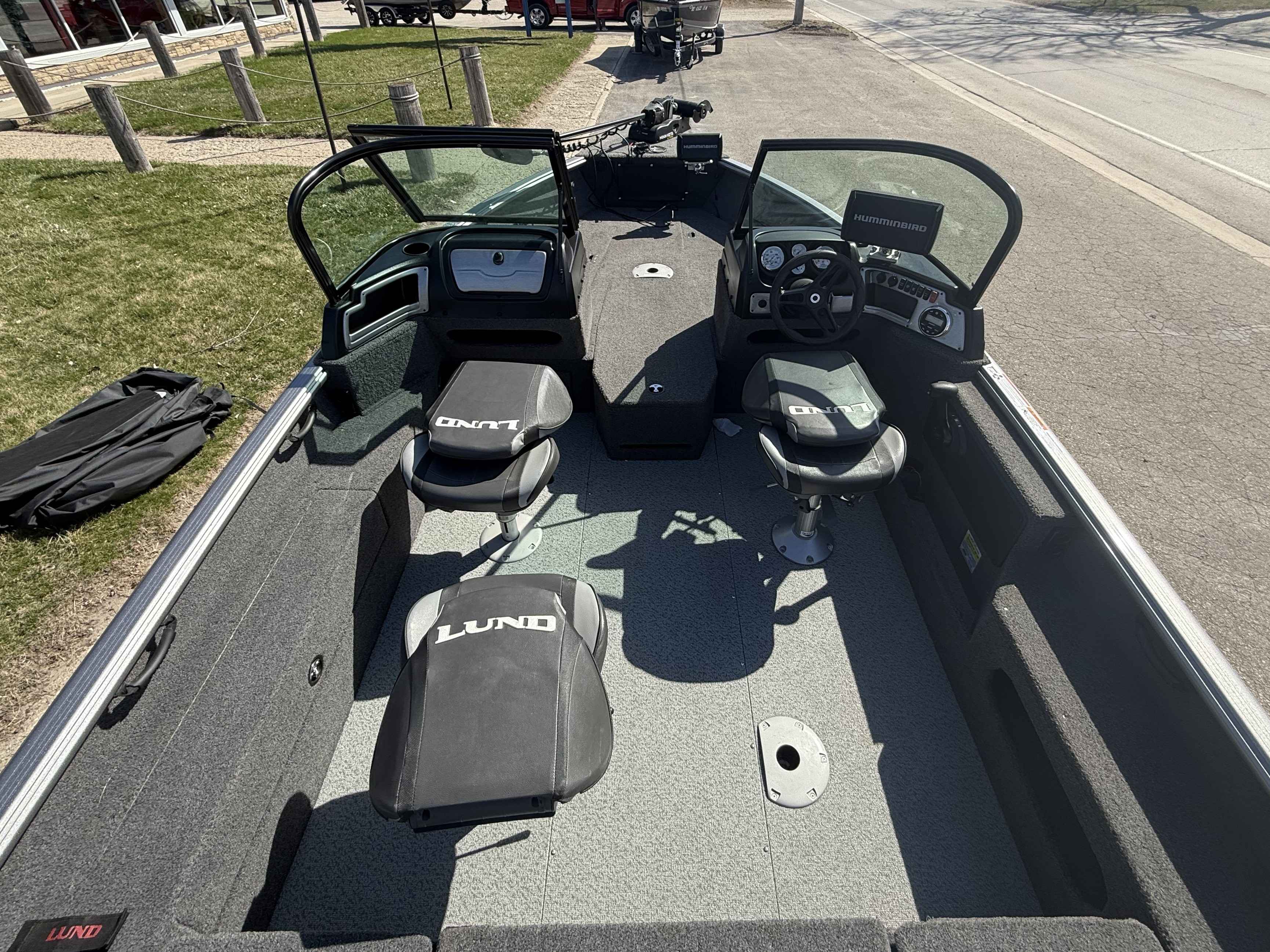 boat-carouselImage-image