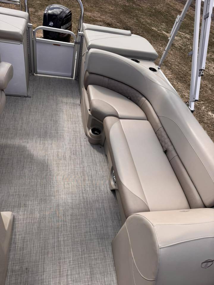 2018 Tahoe LT 2280CR2N-8