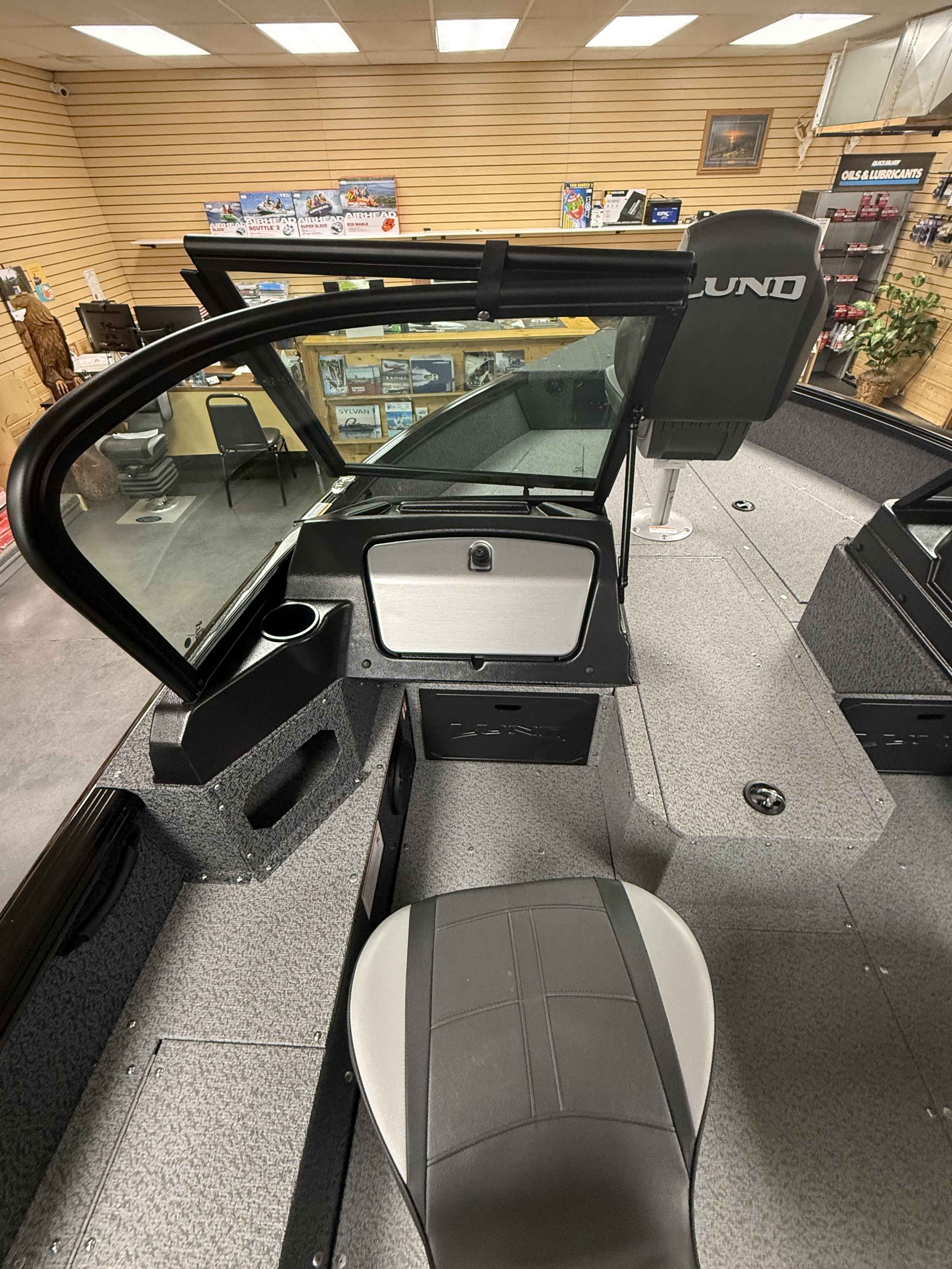 boat-carouselImage-image