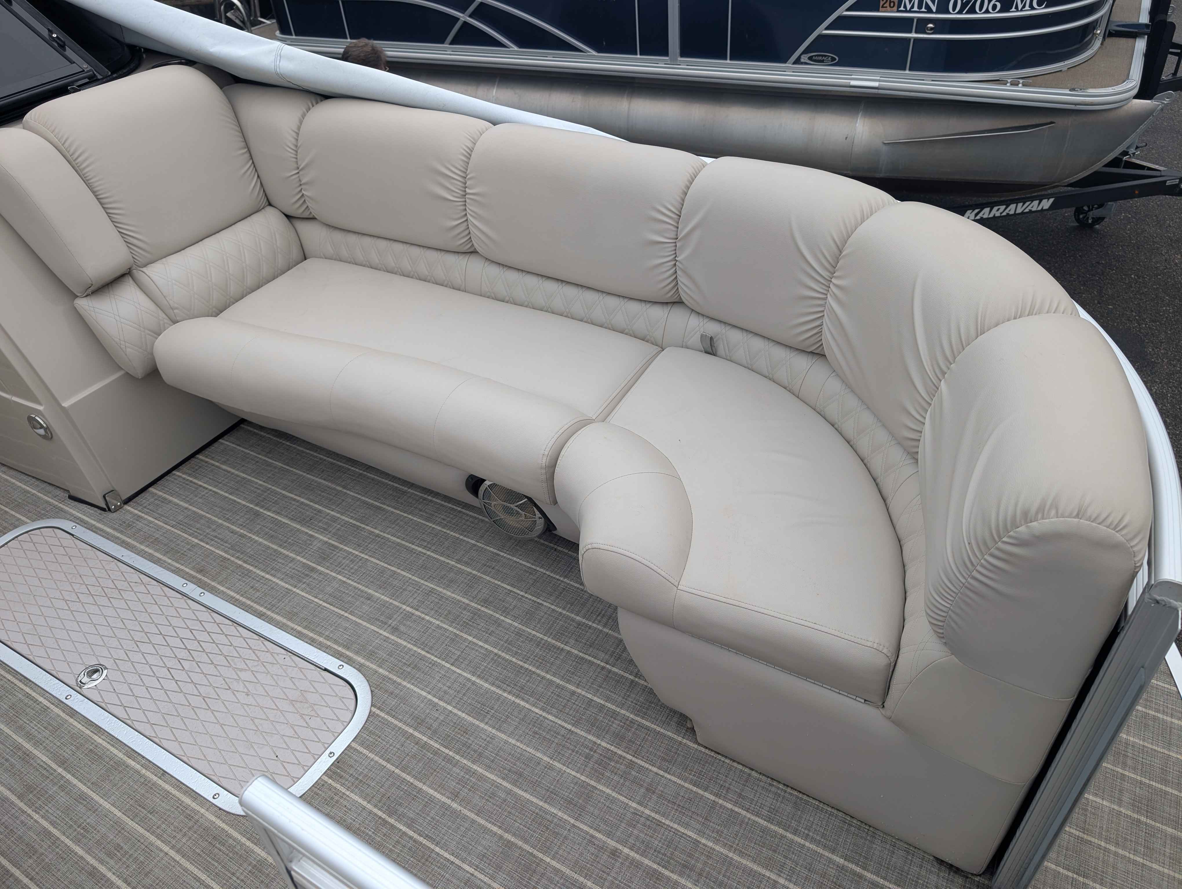 boat-carouselImage-image