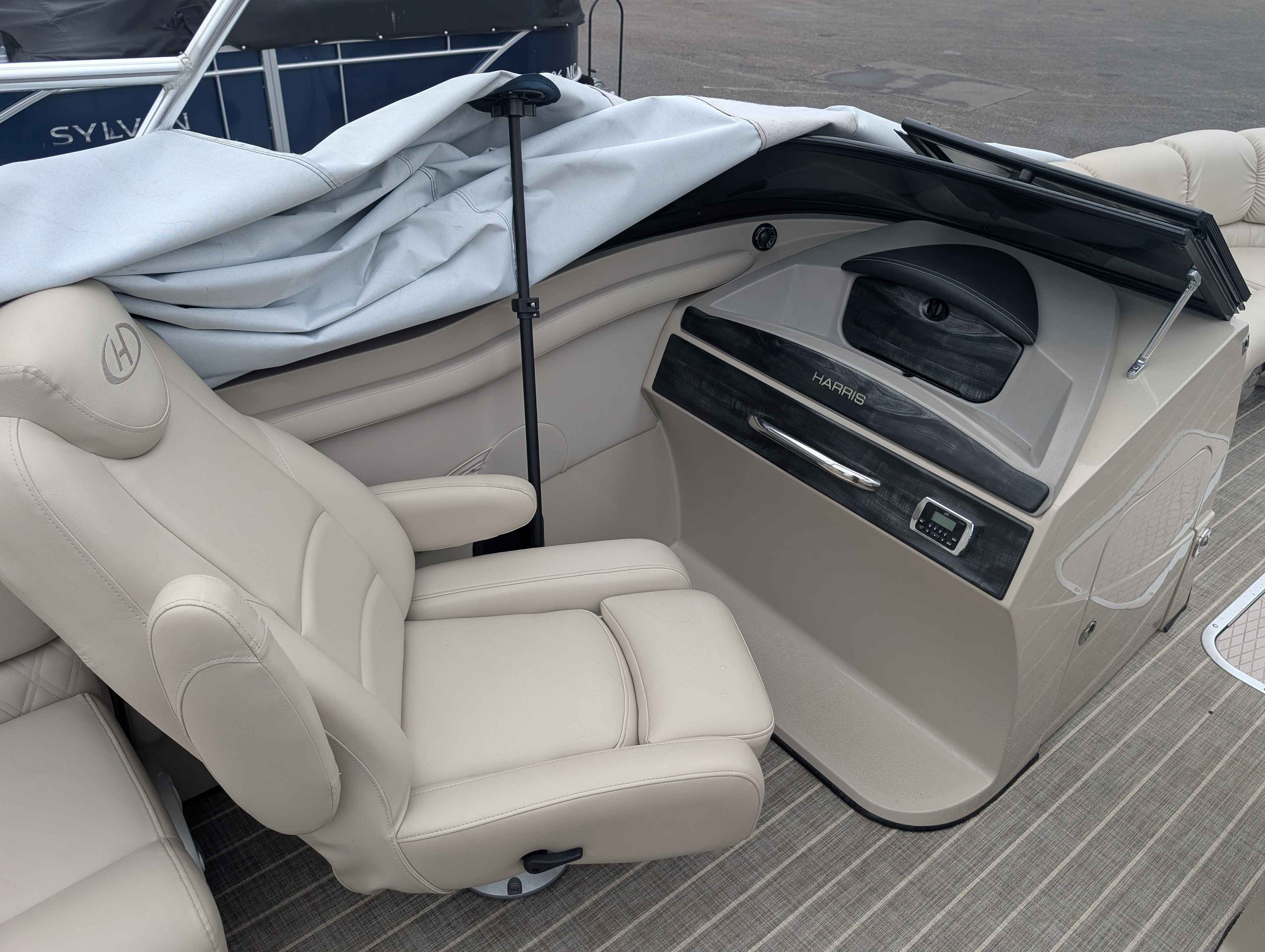 boat-carouselImage-image