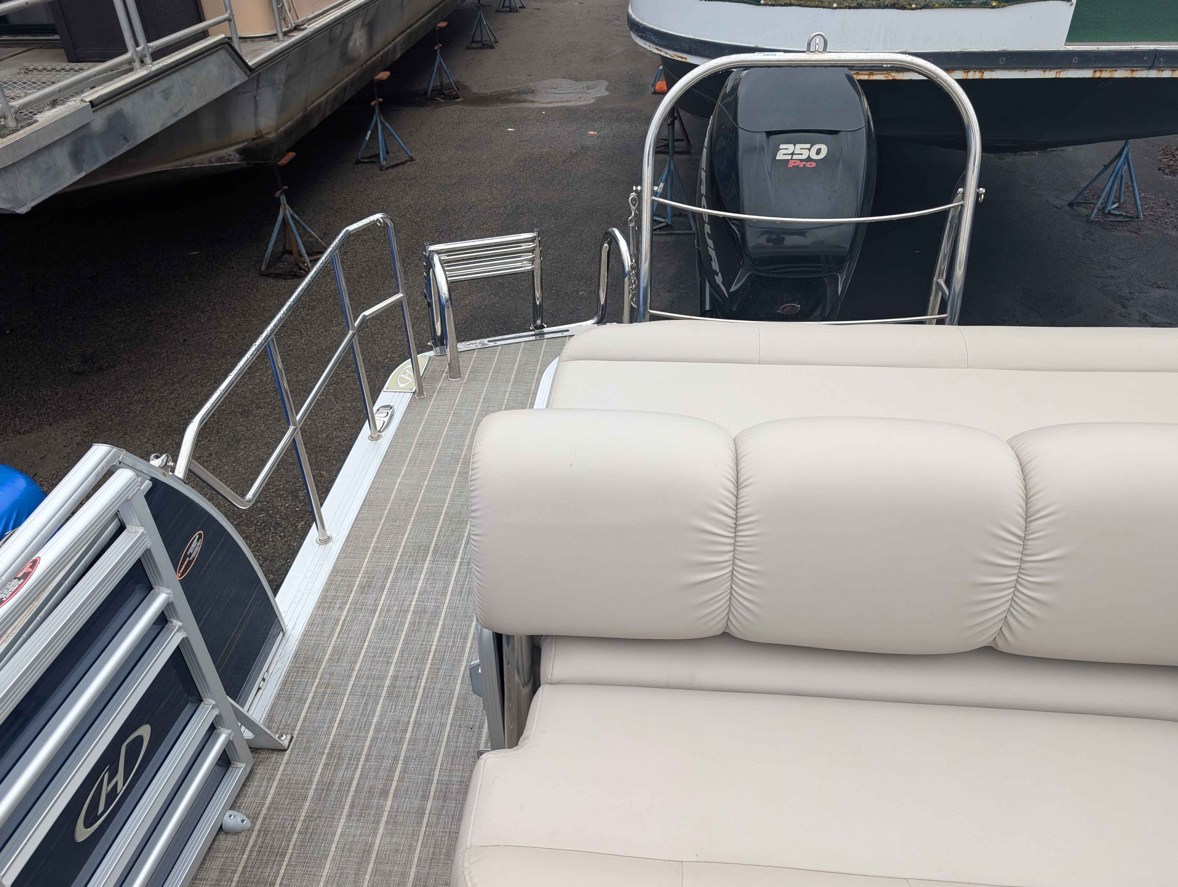 boat-carouselImage-image