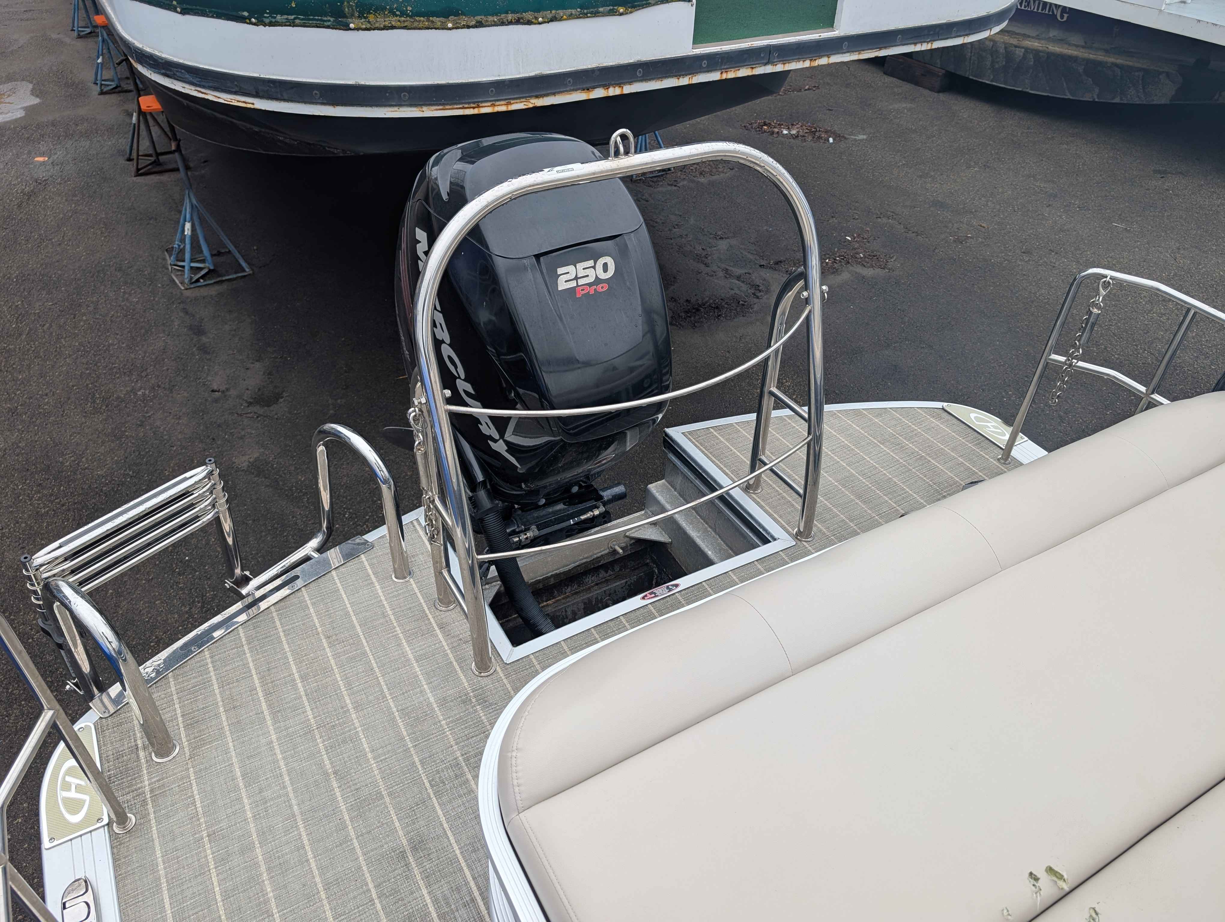 boat-carouselImage-image