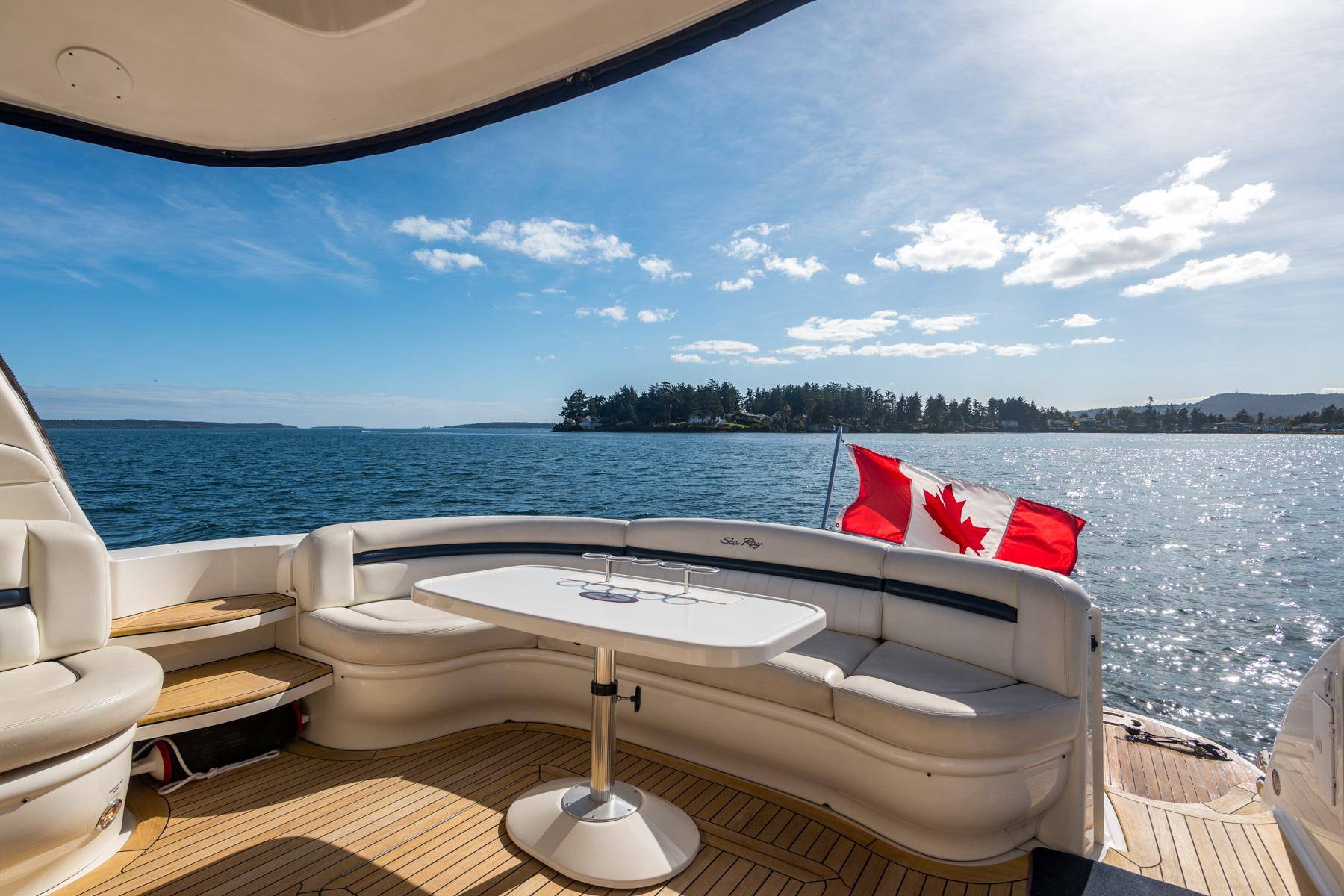 Pre-Owned 2005 Sea ray 500 Sundancer for Sale | Vancouver, BC | M&P Yacht Centre | 69d55f928c0622187f07382c