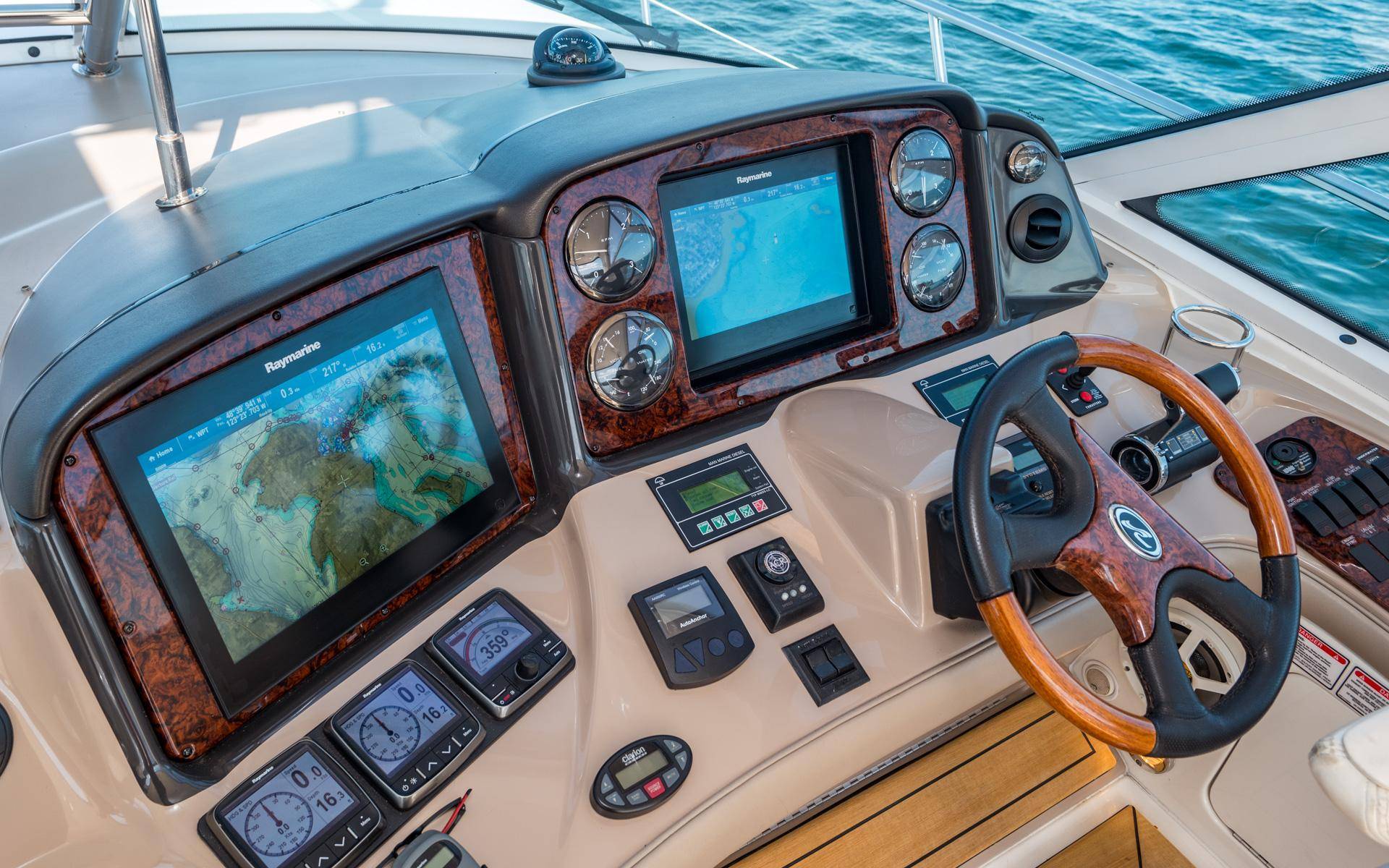 Pre-Owned 2005 Sea ray 500 Sundancer for Sale | Vancouver, BC | M&P Yacht Centre | 69d55f928c0622187f07382c