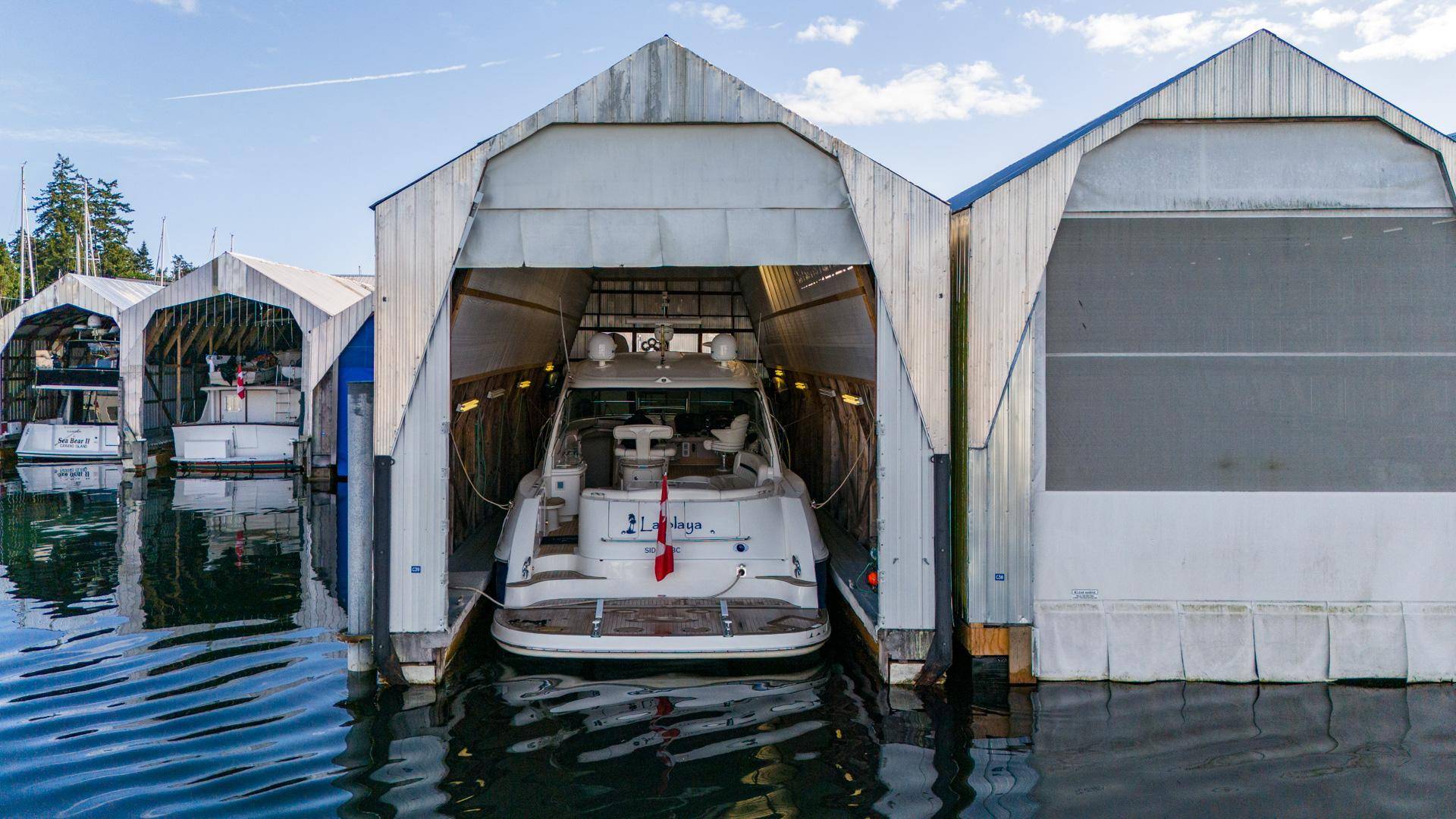 Pre-Owned 2005 Sea ray 500 Sundancer for Sale | Vancouver, BC | M&P Yacht Centre | 69d55f928c0622187f07382c