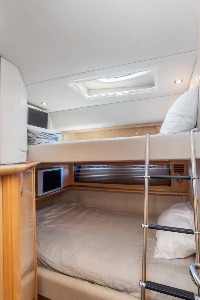 Pre-Owned 2005 Sea ray 500 Sundancer for Sale | Vancouver, BC | M&P Yacht Centre | 69d55f928c0622187f07382c