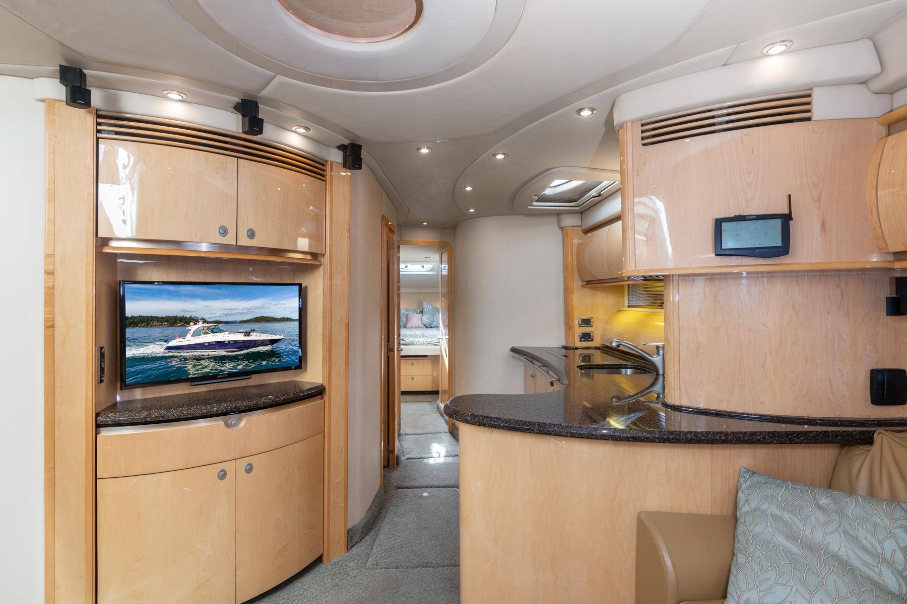 Pre-Owned 2005 Sea ray 500 Sundancer for Sale | Vancouver, BC | M&P Yacht Centre | 69d55f928c0622187f07382c