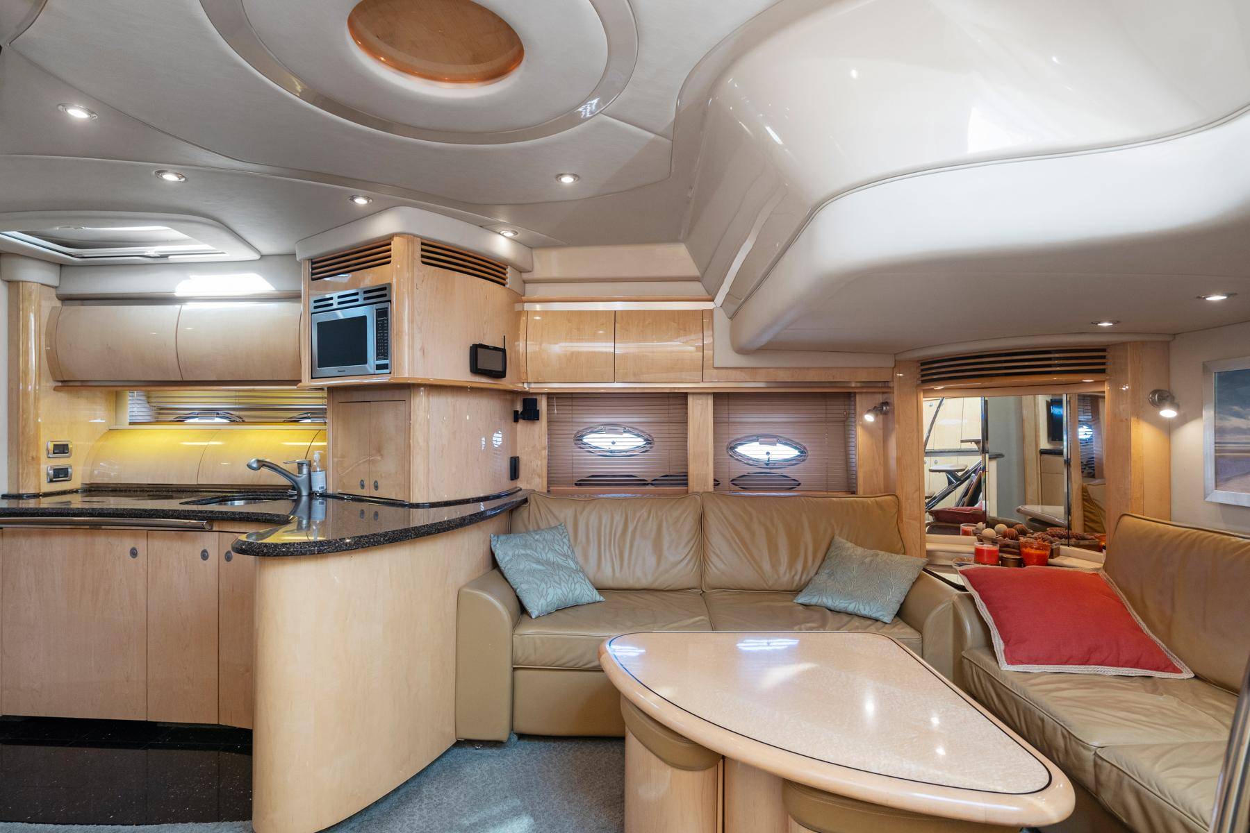 Pre-Owned 2005 Sea ray 500 Sundancer for Sale | Vancouver, BC | M&P Yacht Centre | 69d55f928c0622187f07382c