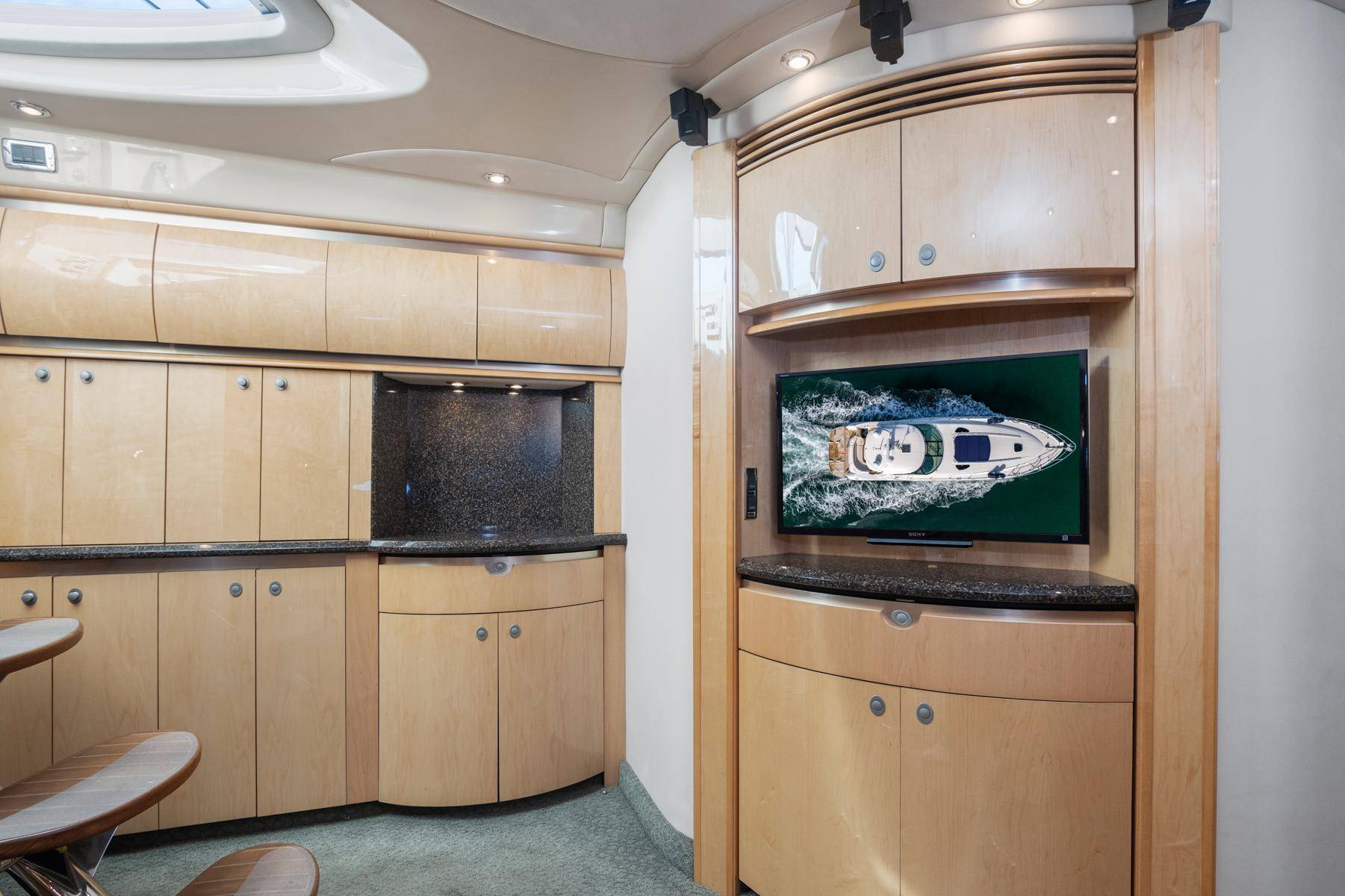 Pre-Owned 2005 Sea ray 500 Sundancer for Sale | Vancouver, BC | M&P Yacht Centre | 69d55f928c0622187f07382c