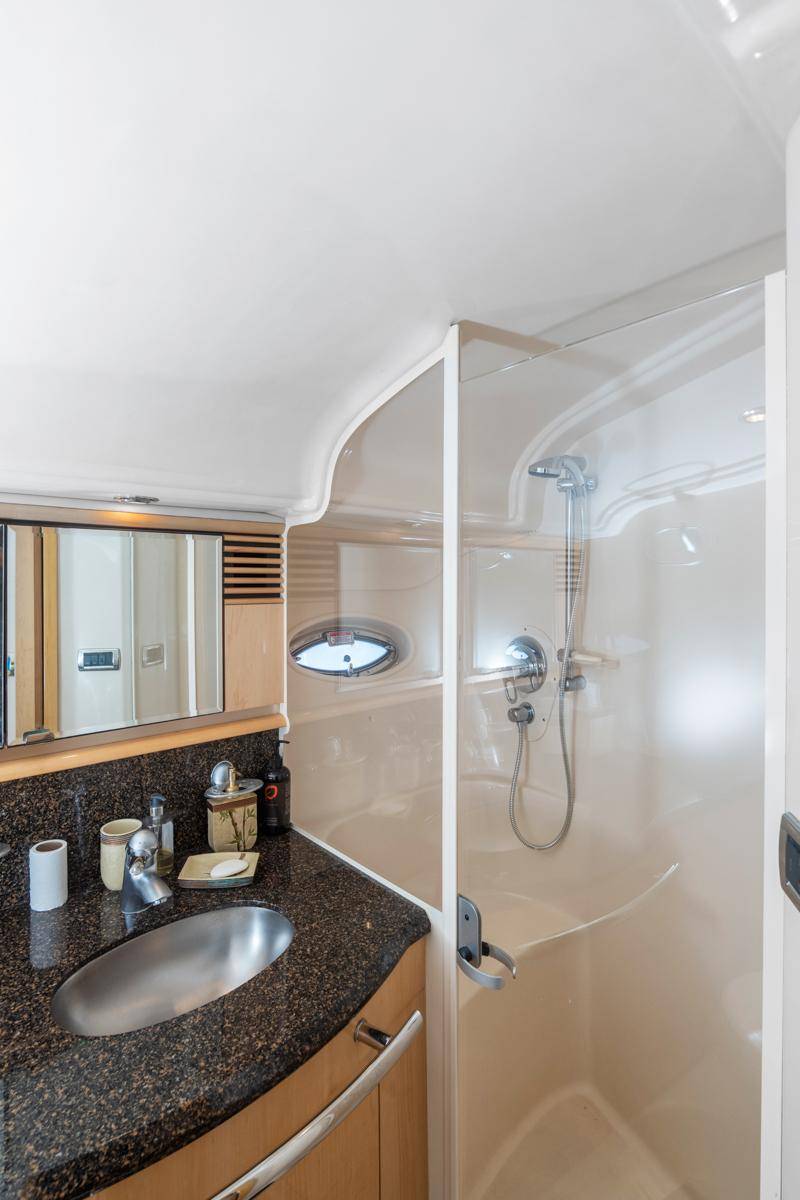 Pre-Owned 2005 Sea ray 500 Sundancer for Sale | Vancouver, BC | M&P Yacht Centre | 69d55f928c0622187f07382c