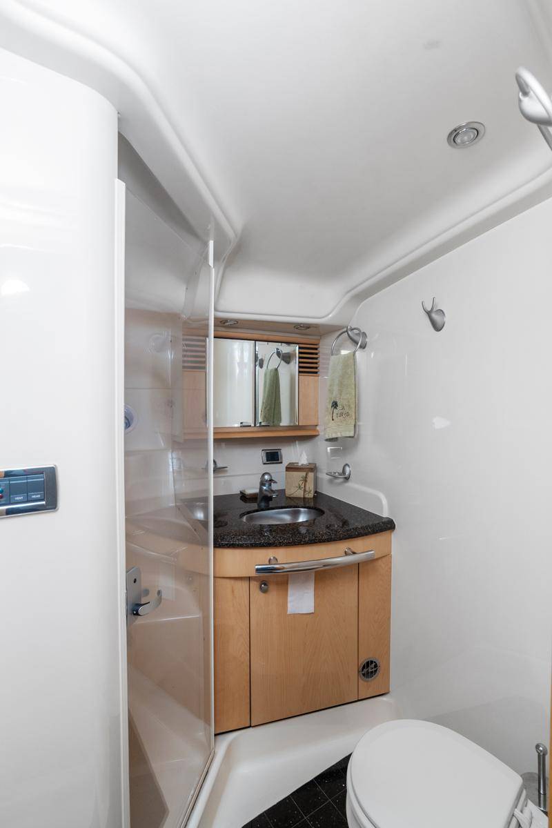 Pre-Owned 2005 Sea ray 500 Sundancer for Sale | Vancouver, BC | M&P Yacht Centre | 69d55f928c0622187f07382c