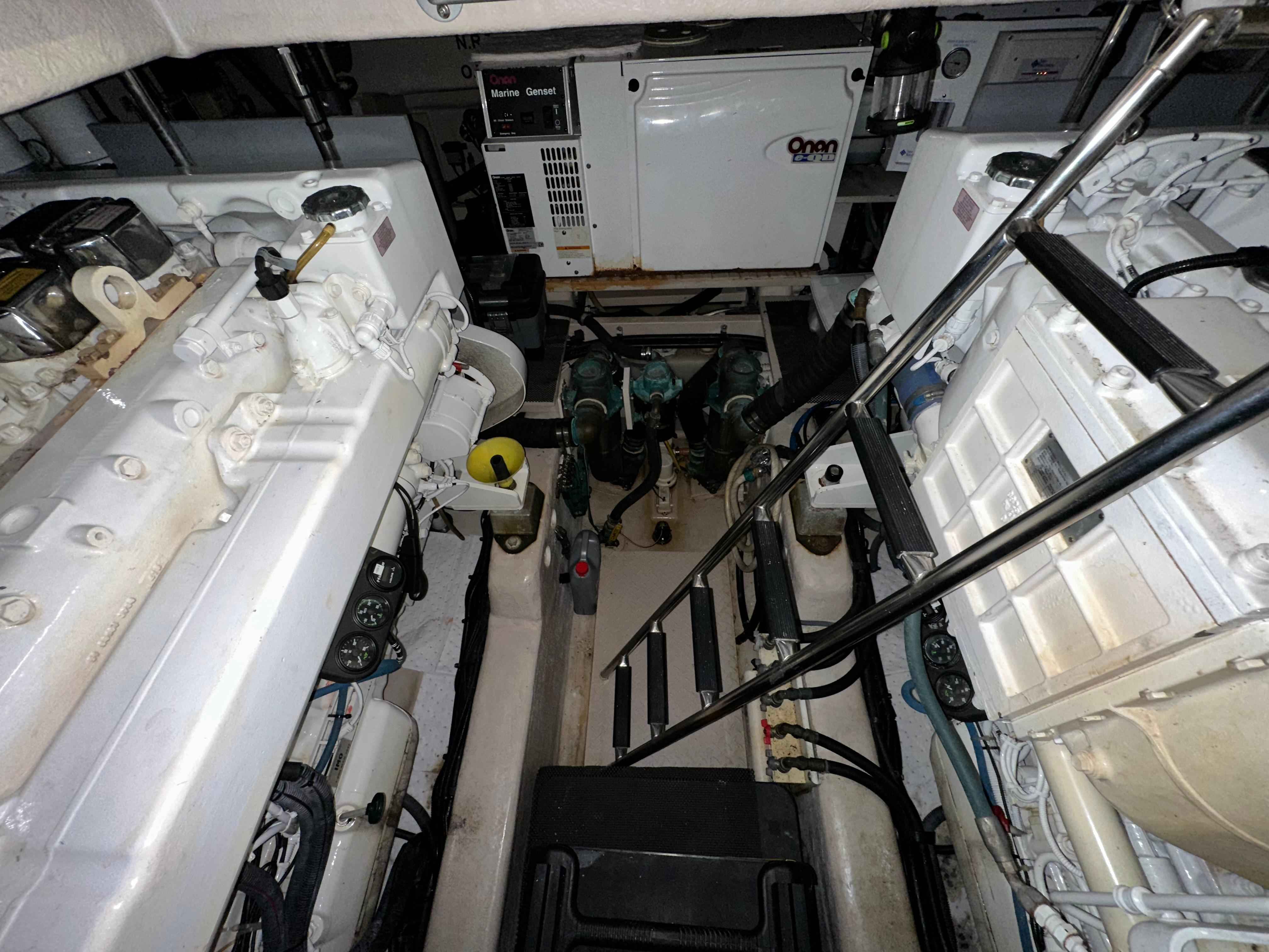 Pre-Owned 2005 Sea ray 500 Sundancer for Sale | Vancouver, BC | M&P Yacht Centre | 69d55f928c0622187f07382c