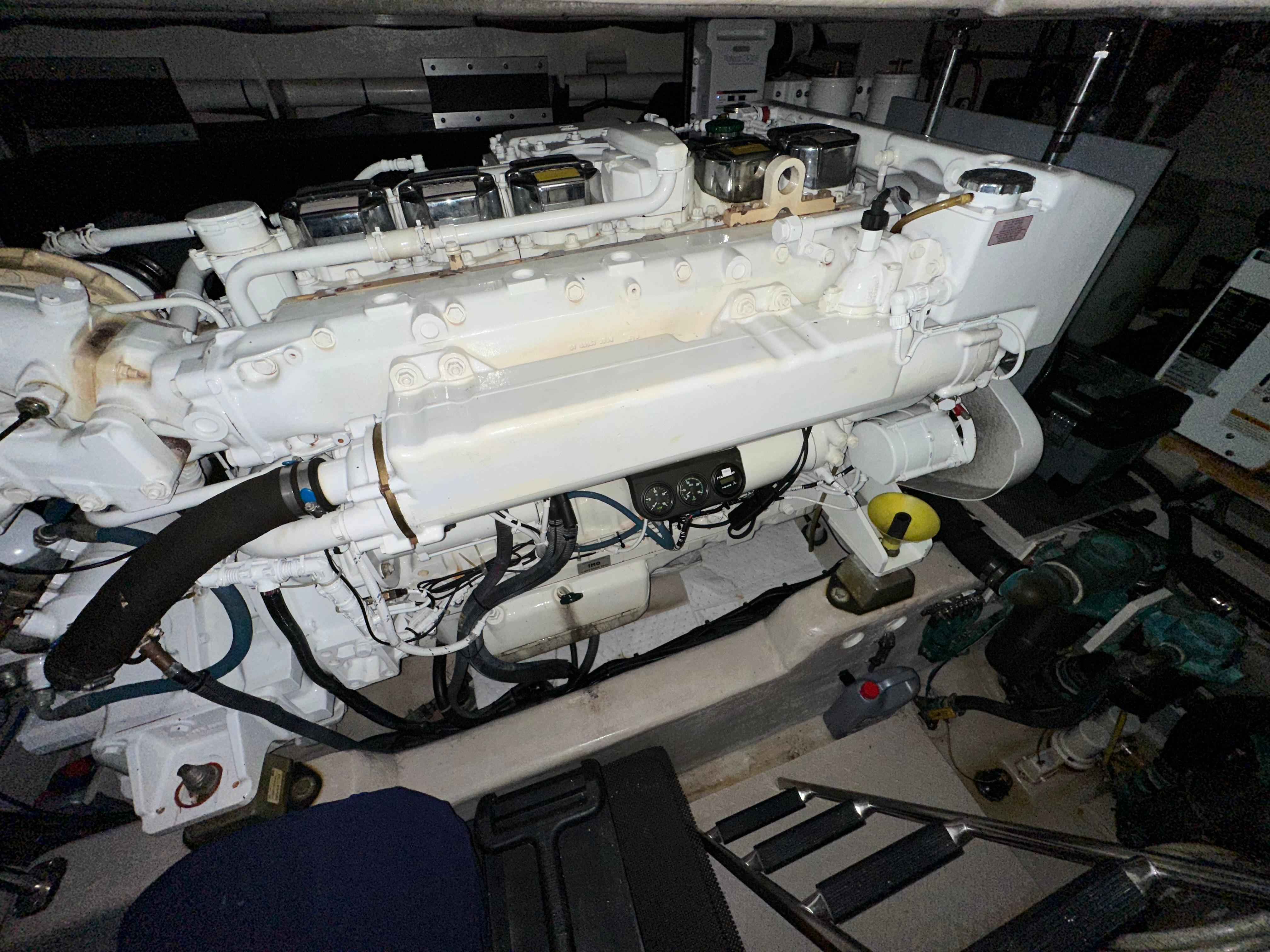 Pre-Owned 2005 Sea ray 500 Sundancer for Sale | Vancouver, BC | M&P Yacht Centre | 69d55f928c0622187f07382c