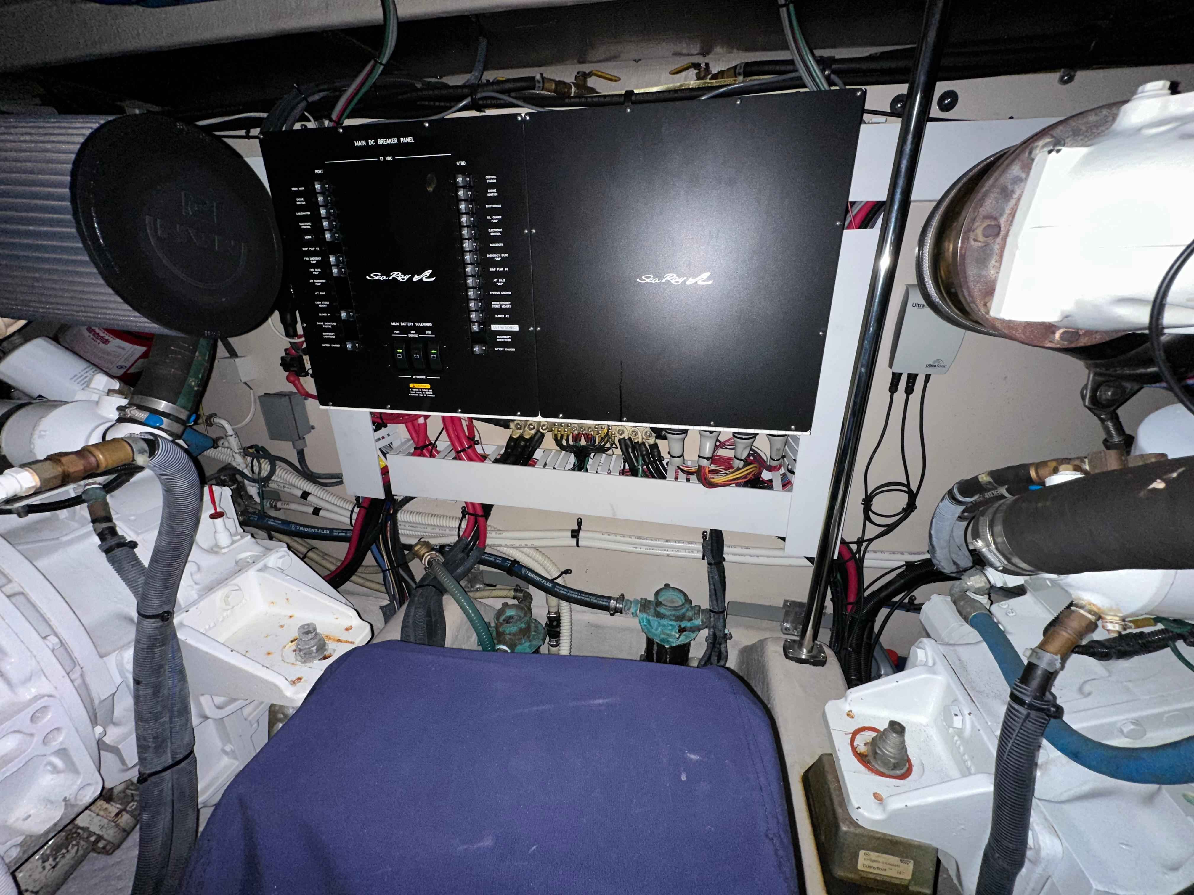 Pre-Owned 2005 Sea ray 500 Sundancer for Sale | Vancouver, BC | M&P Yacht Centre | 69d55f928c0622187f07382c