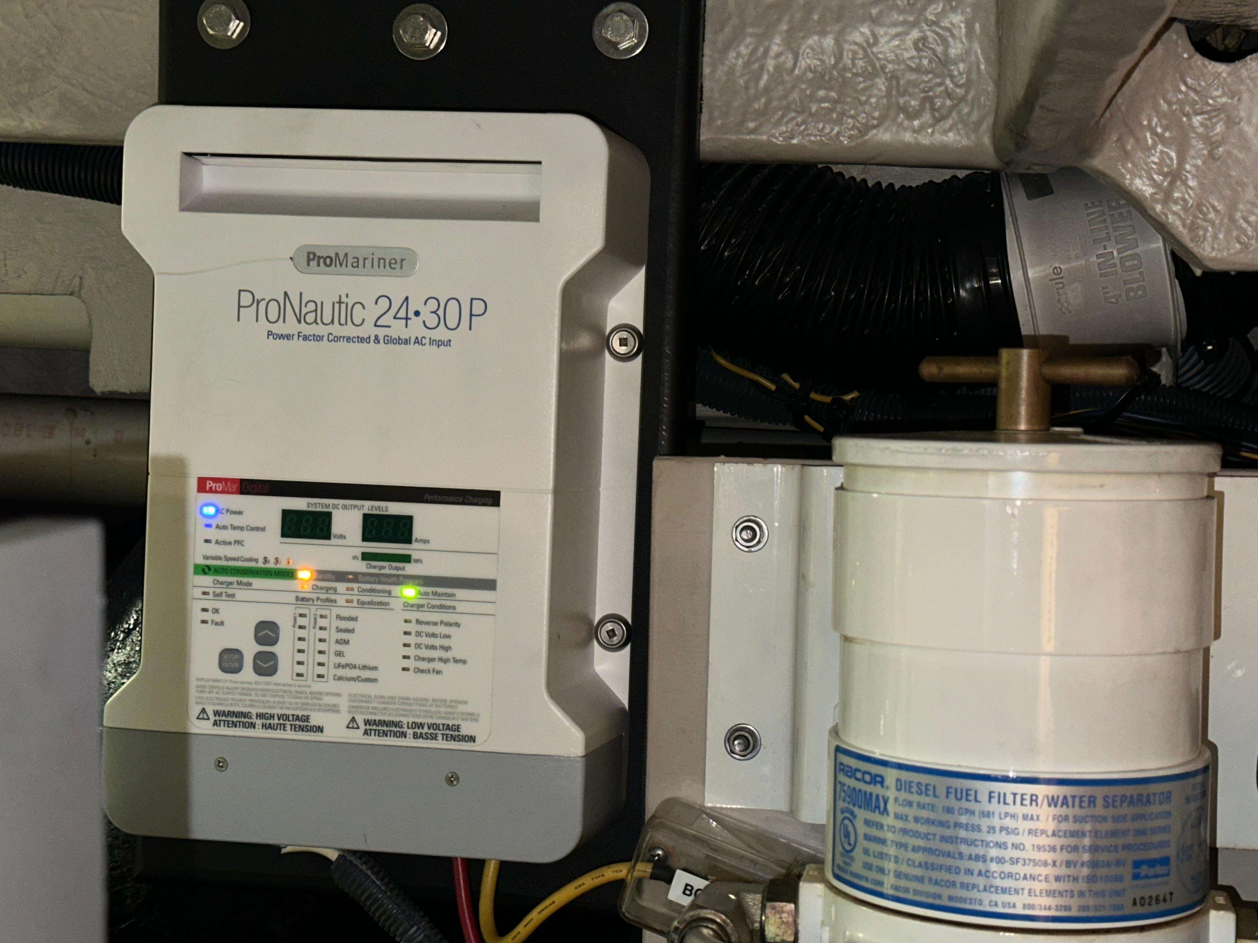 Pre-Owned 2005 Sea ray 500 Sundancer for Sale | Vancouver, BC | M&P Yacht Centre | 69d55f928c0622187f07382c