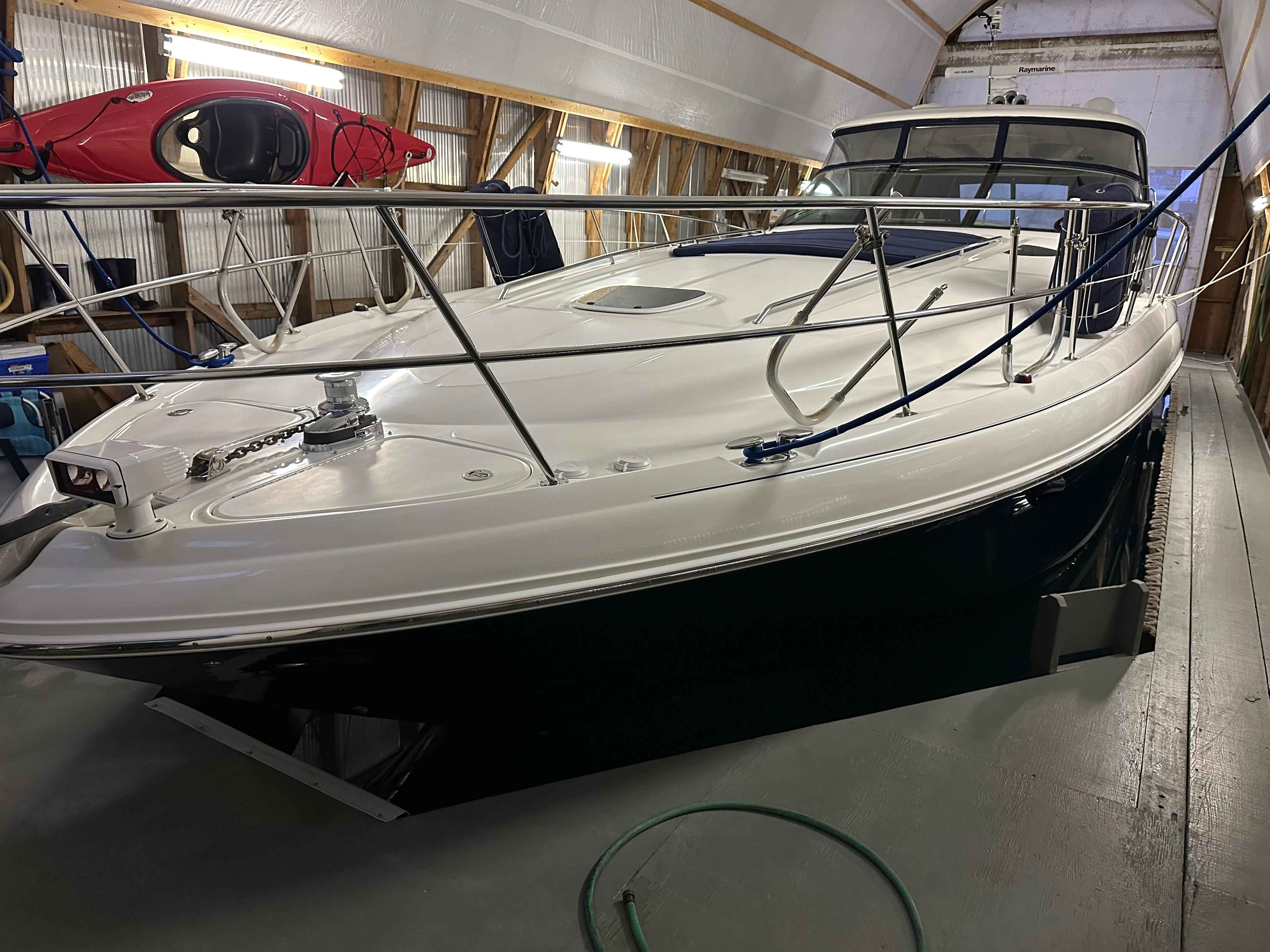 Pre-Owned 2005 Sea ray 500 Sundancer for Sale | Vancouver, BC | M&P Yacht Centre | 69d55f928c0622187f07382c